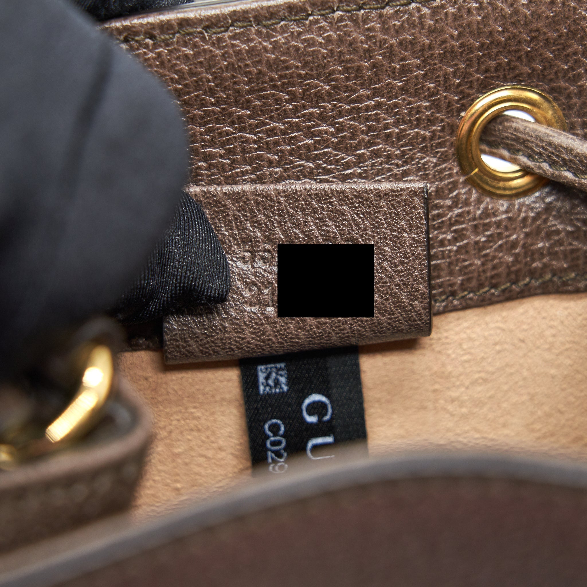 gucci-mini-ophidia-gg-supreme-bucket-bag