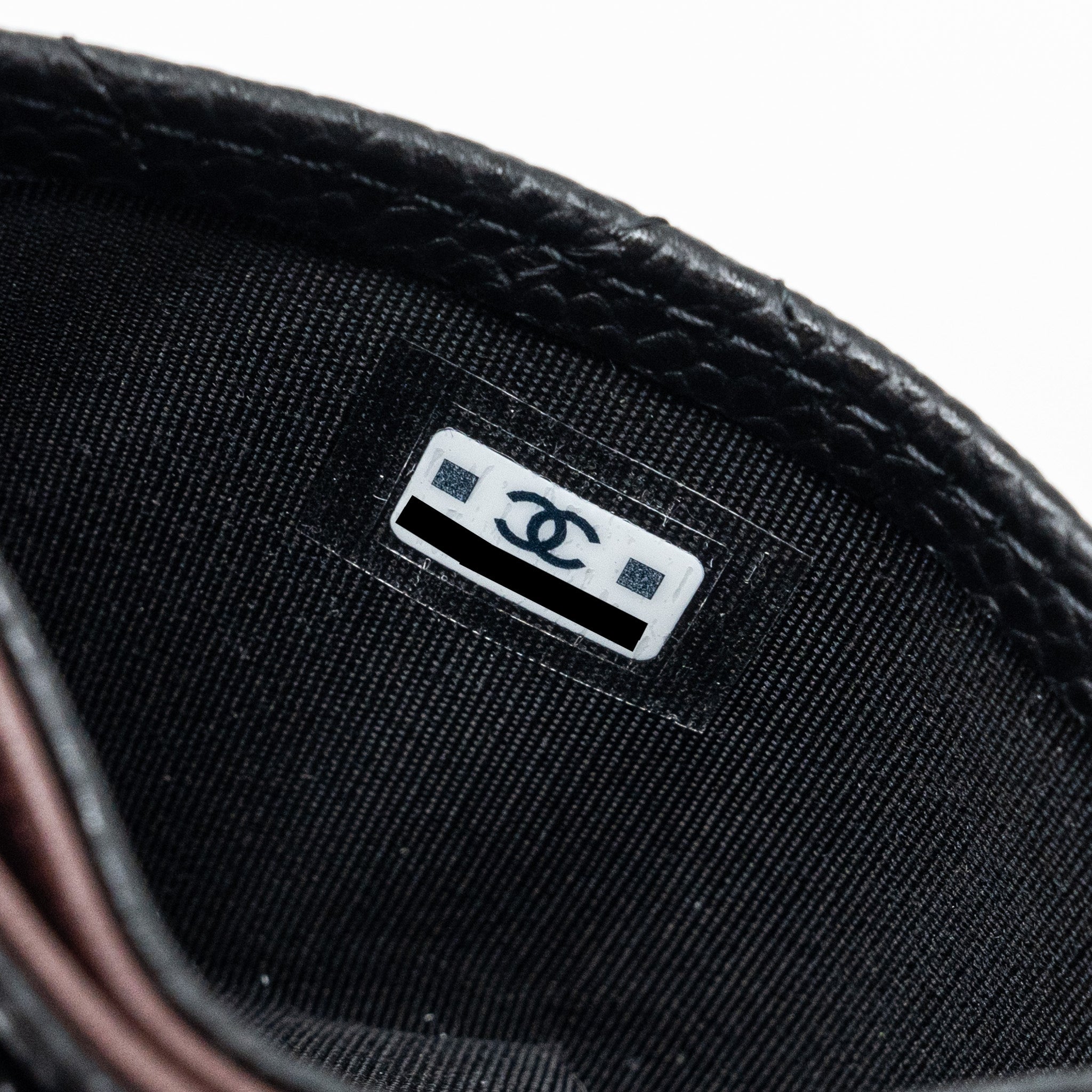 chanel-classic-card-holder-caviar-black-ghwmicrochip