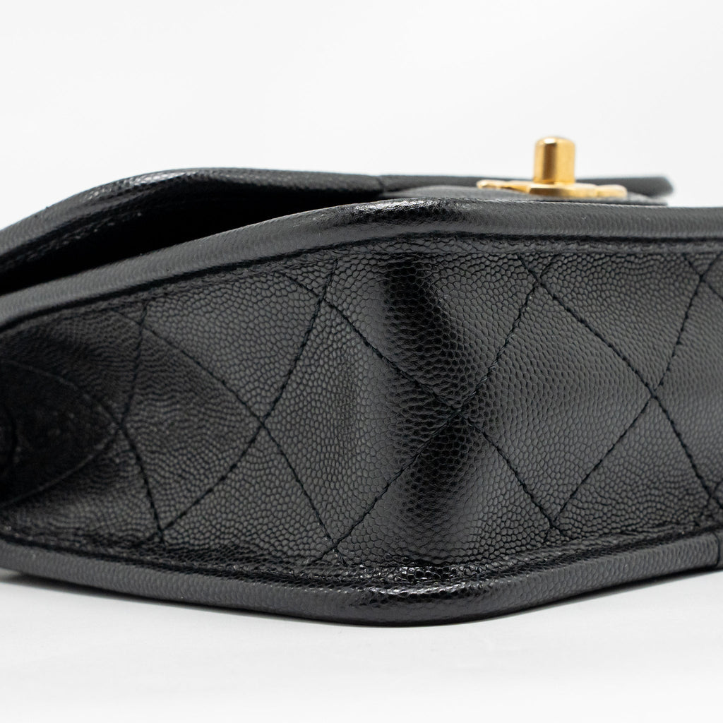 chanel-22k-mini-flap-bag-with-top-handle-shiny-grained-calfskin-black-ghw-microchip-copy