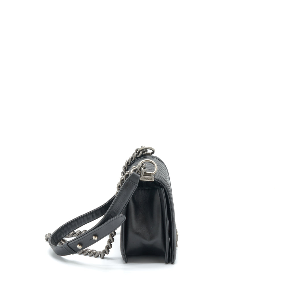 chanel-medium-boy-bag-calfskin-black-ruthenium-black-hardware