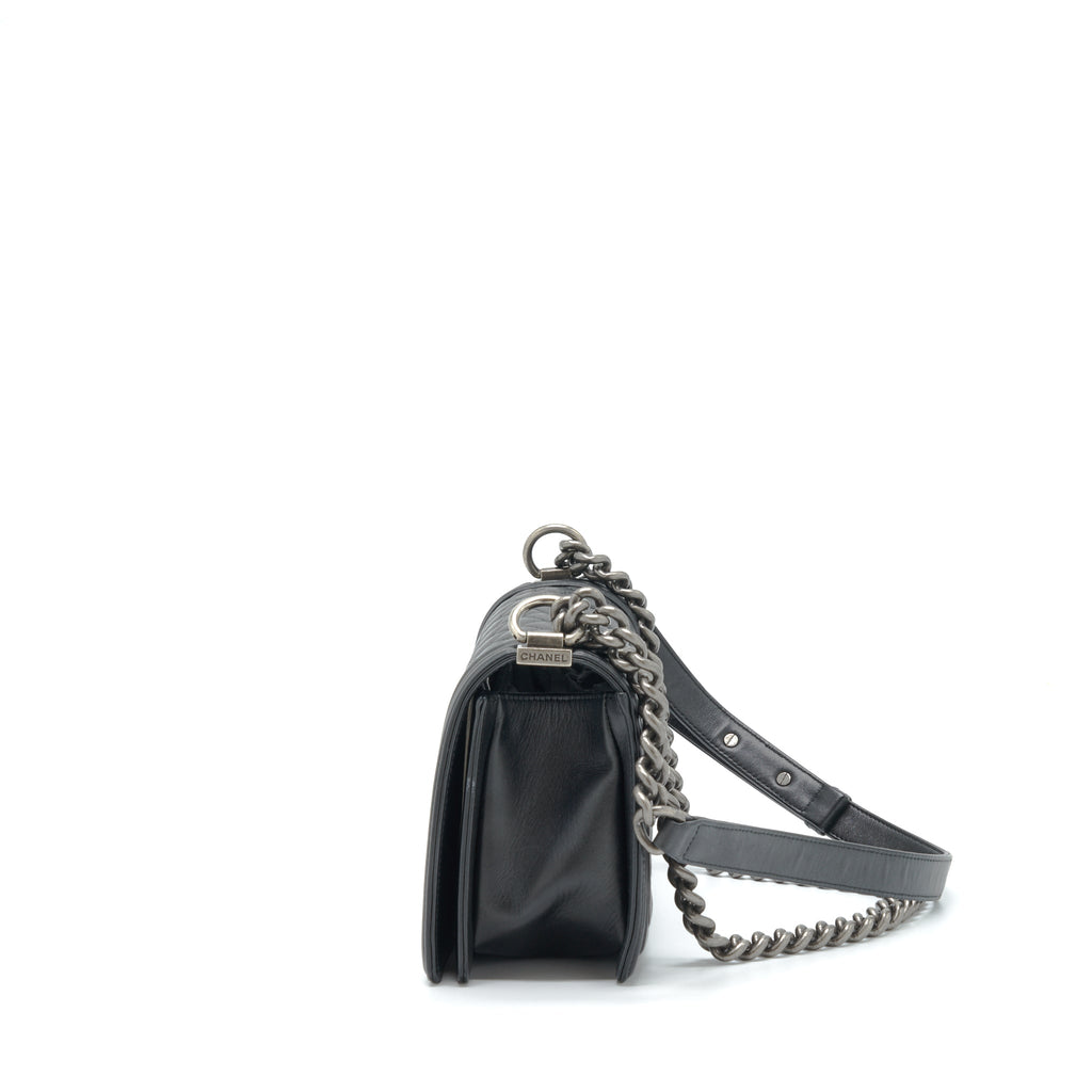 chanel-medium-boy-bag-calfskin-black-ruthenium-black-hardware