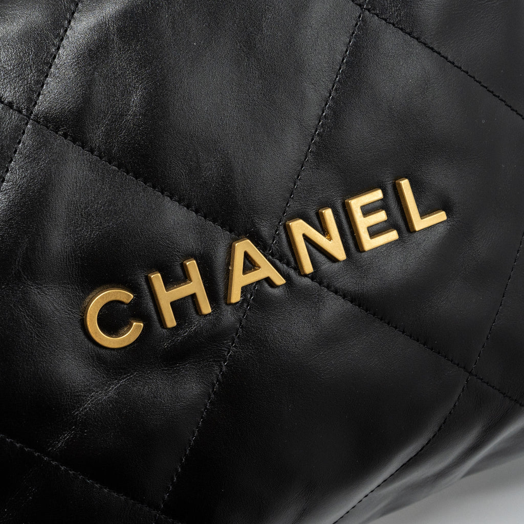 chanel-small-22-bag-lambskin-black-ghw