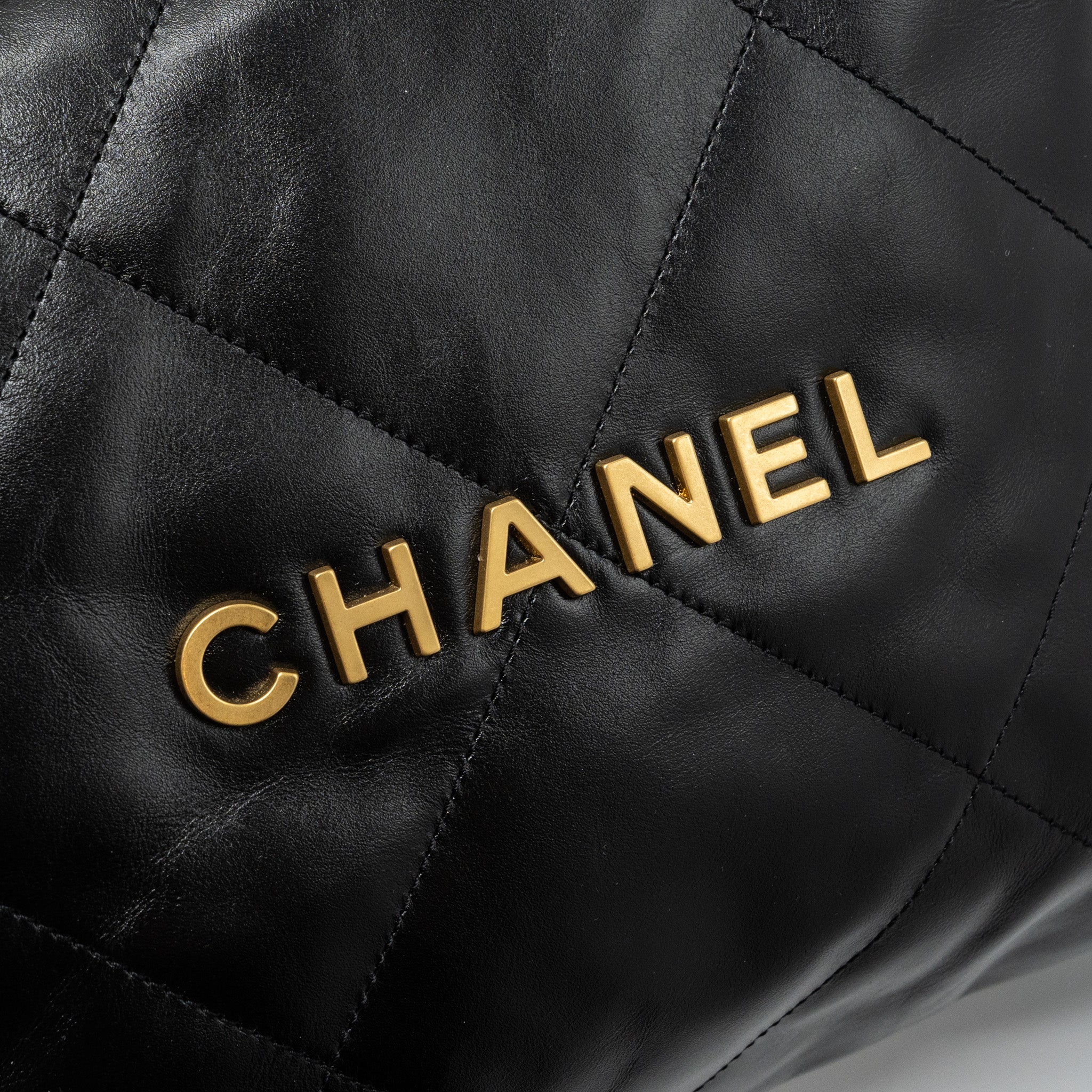 chanel-small-22-bag-lambskin-black-ghw