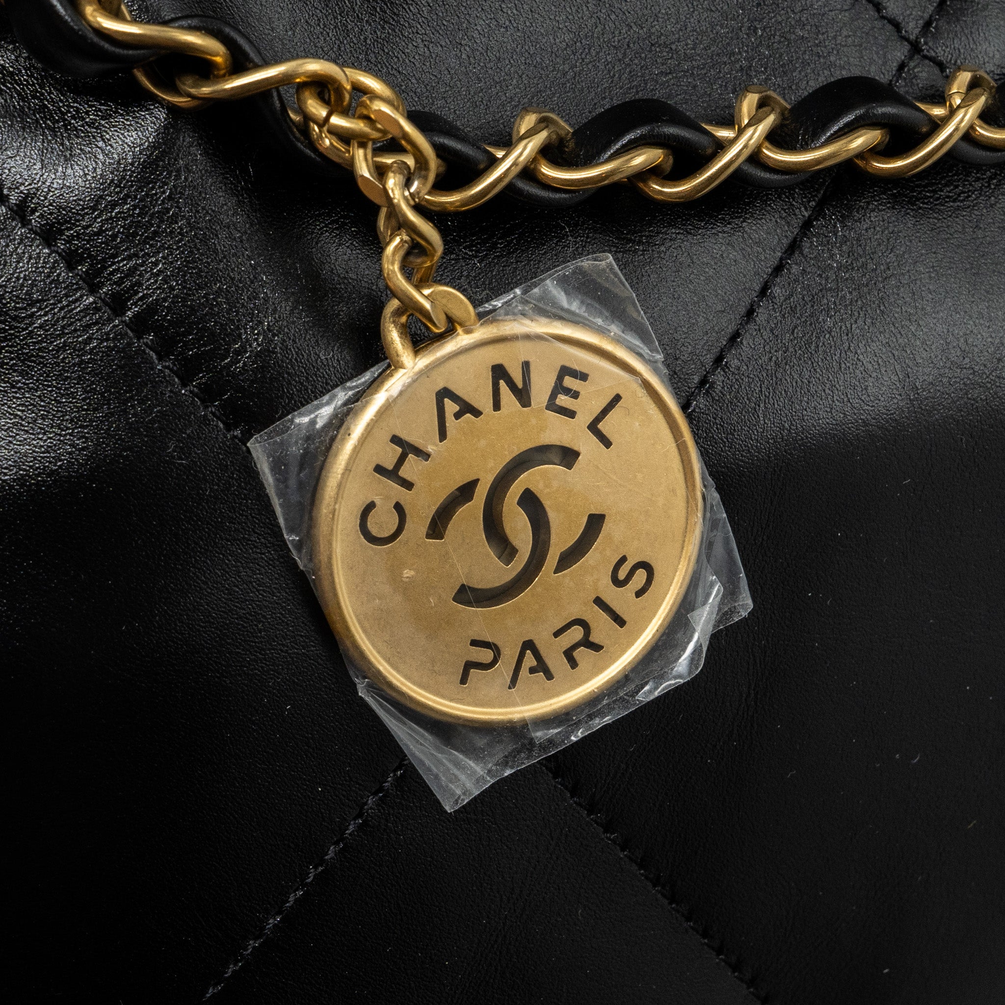 chanel-small-22-bag-lambskin-black-ghw