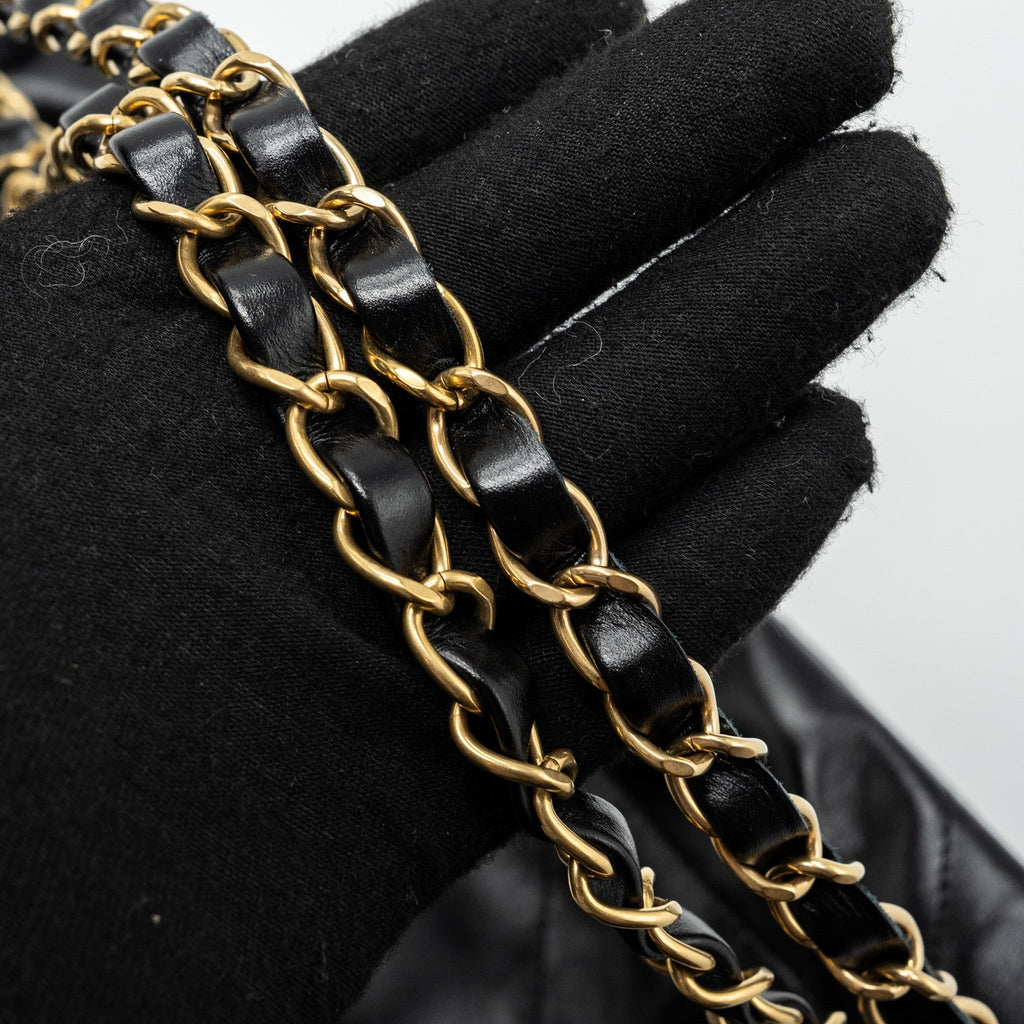 chanel-small-22-bag-lambskin-black-ghw