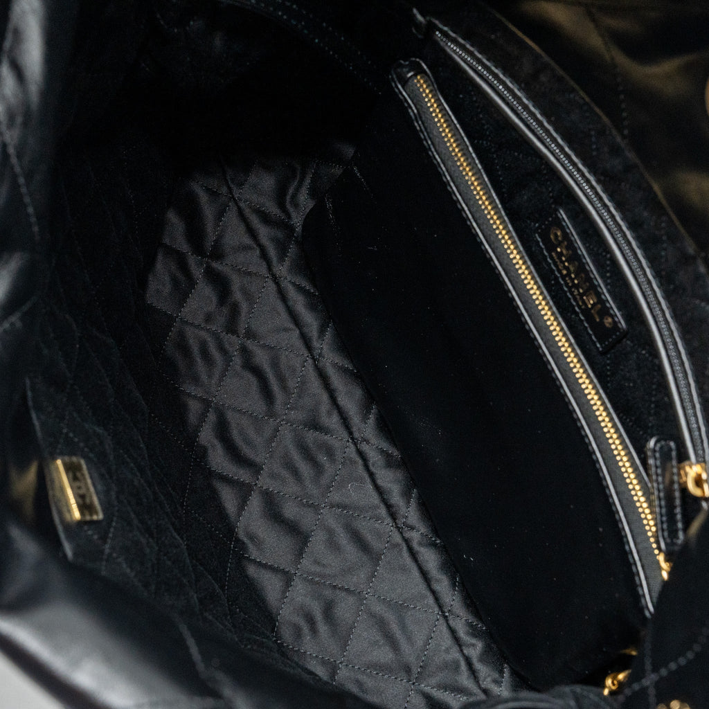 chanel-small-22-bag-lambskin-black-ghw