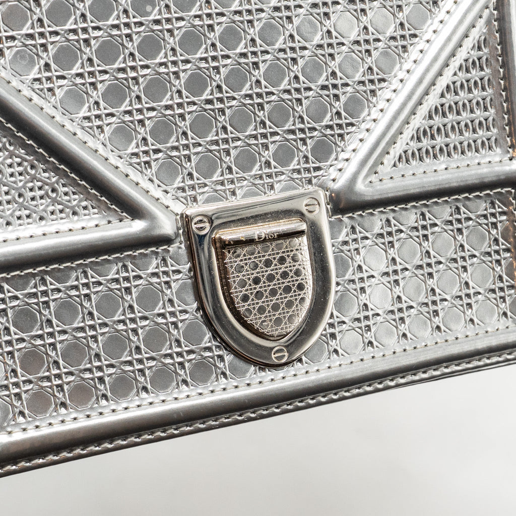 dior-diorama-wallet-on-chain-calfskin-silver-shw