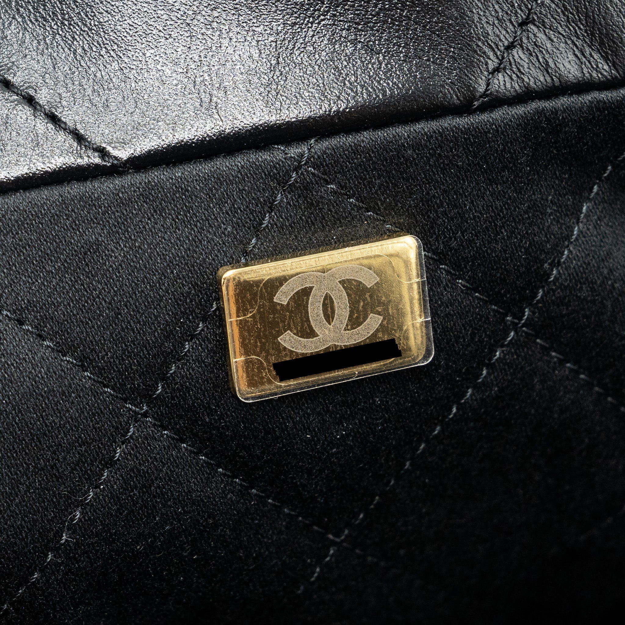 chanel-small-22-bag-lambskin-black-ghw