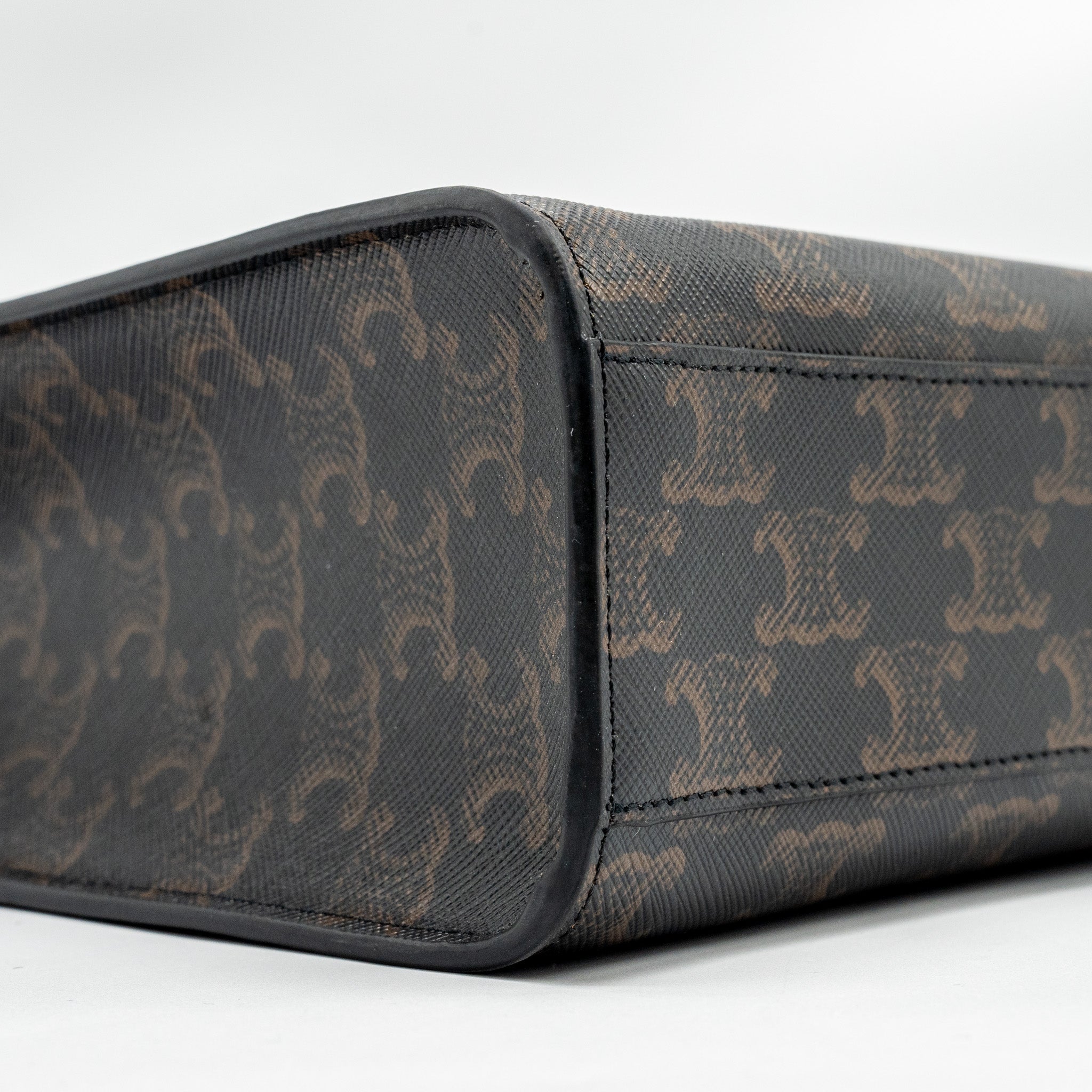 celine-vertical-cabas-in-triomphe-canvas-black-multicolour-ghw