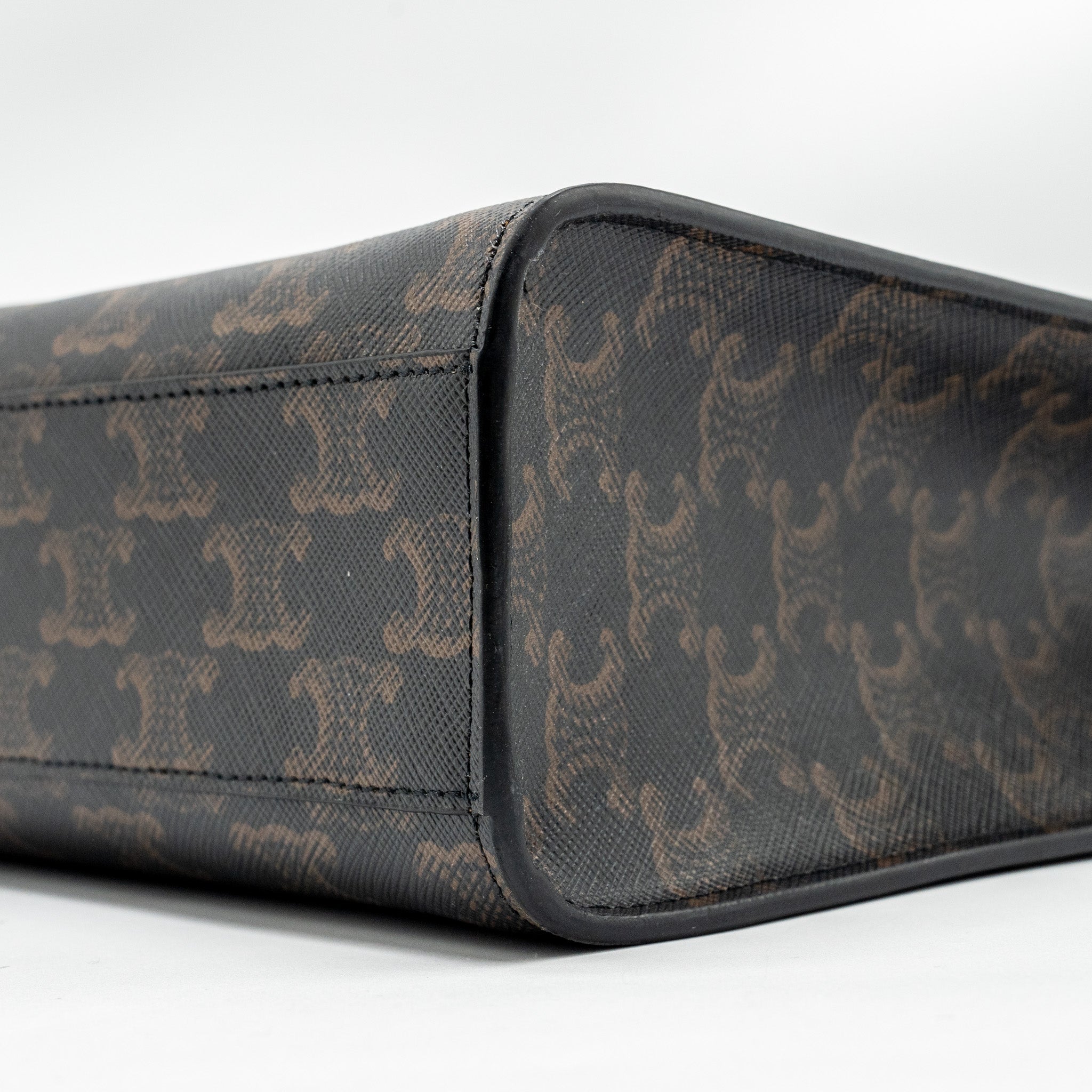 celine-vertical-cabas-in-triomphe-canvas-black-multicolour-ghw