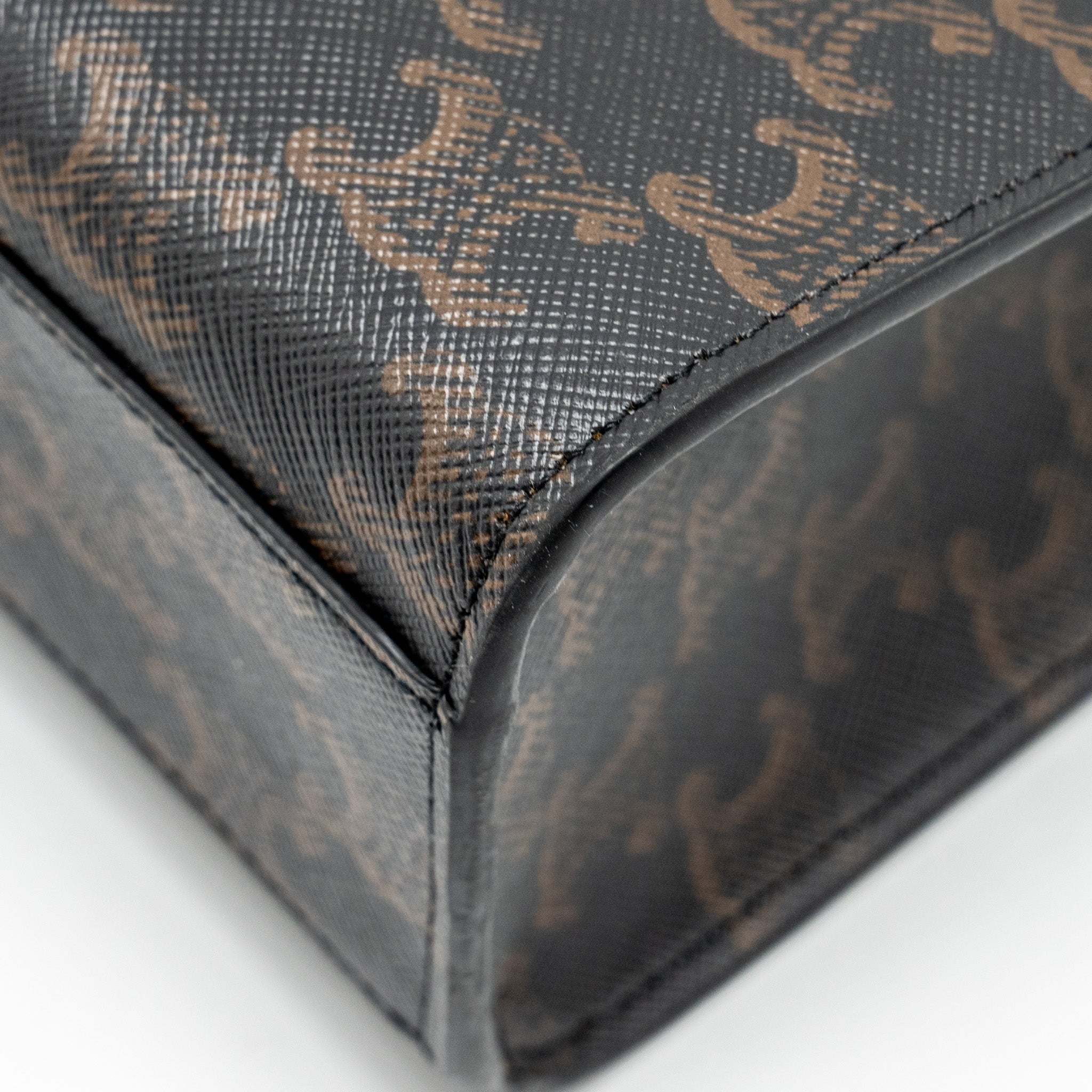 celine-vertical-cabas-in-triomphe-canvas-black-multicolour-ghw
