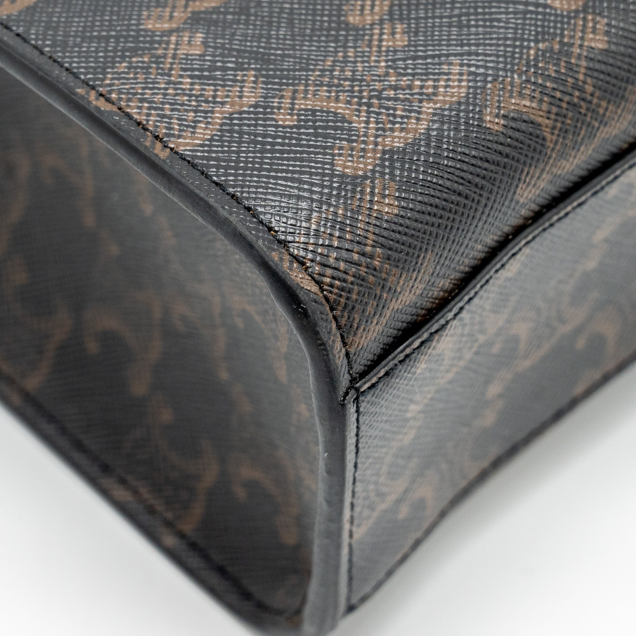 celine-vertical-cabas-in-triomphe-canvas-black-multicolour-ghw