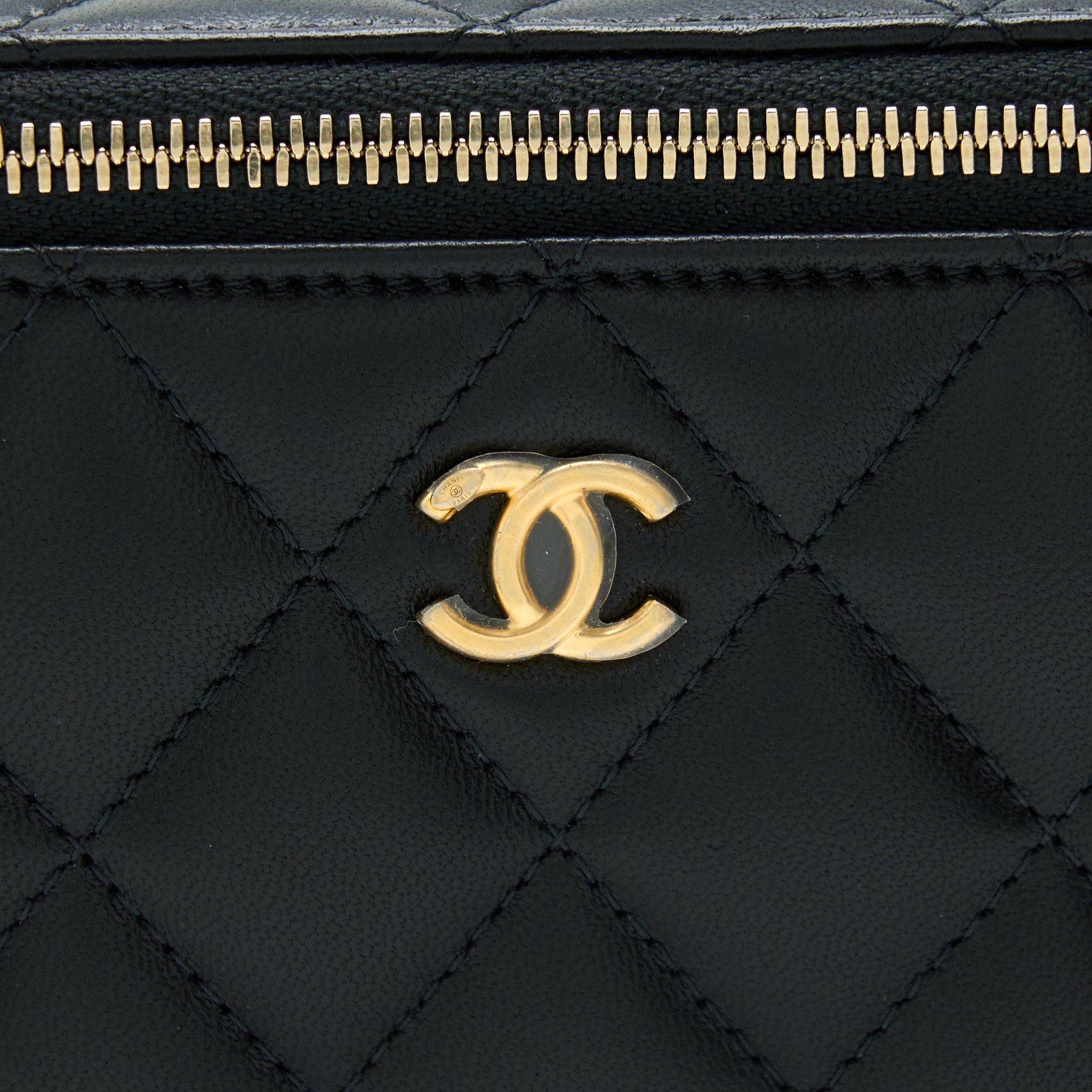 chanel-22a-pearl-crush-long-vanity-with-chain-lambskin-black-ghw