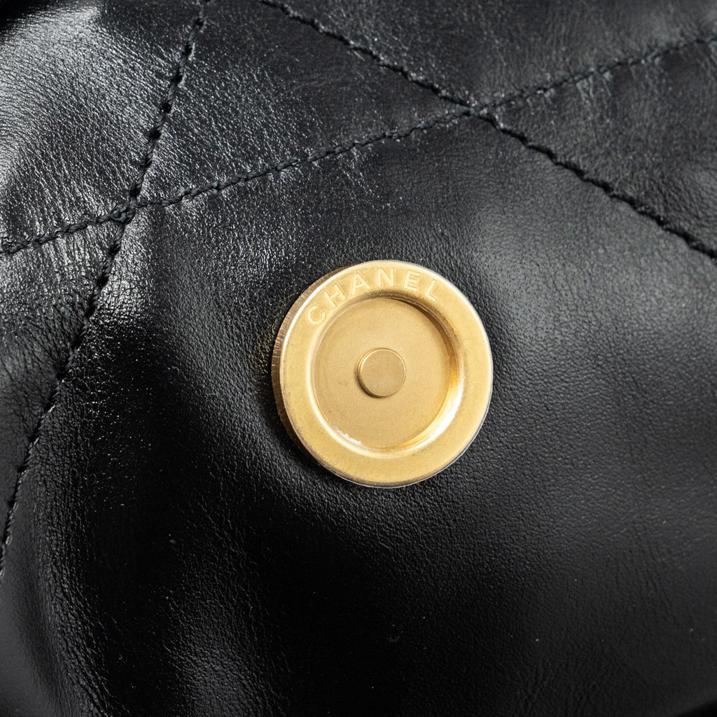 chanel-small-22-bag-lambskin-black-ghw