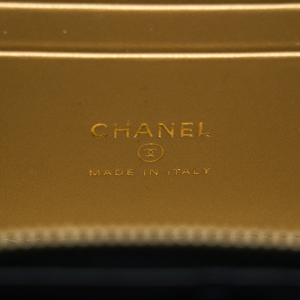 chanel-22a-pearl-crush-long-vanity-with-chain-lambskin-black-ghw