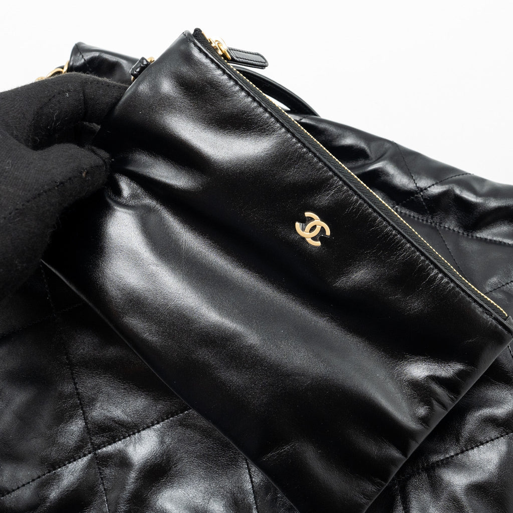 chanel-small-22-bag-lambskin-black-ghw