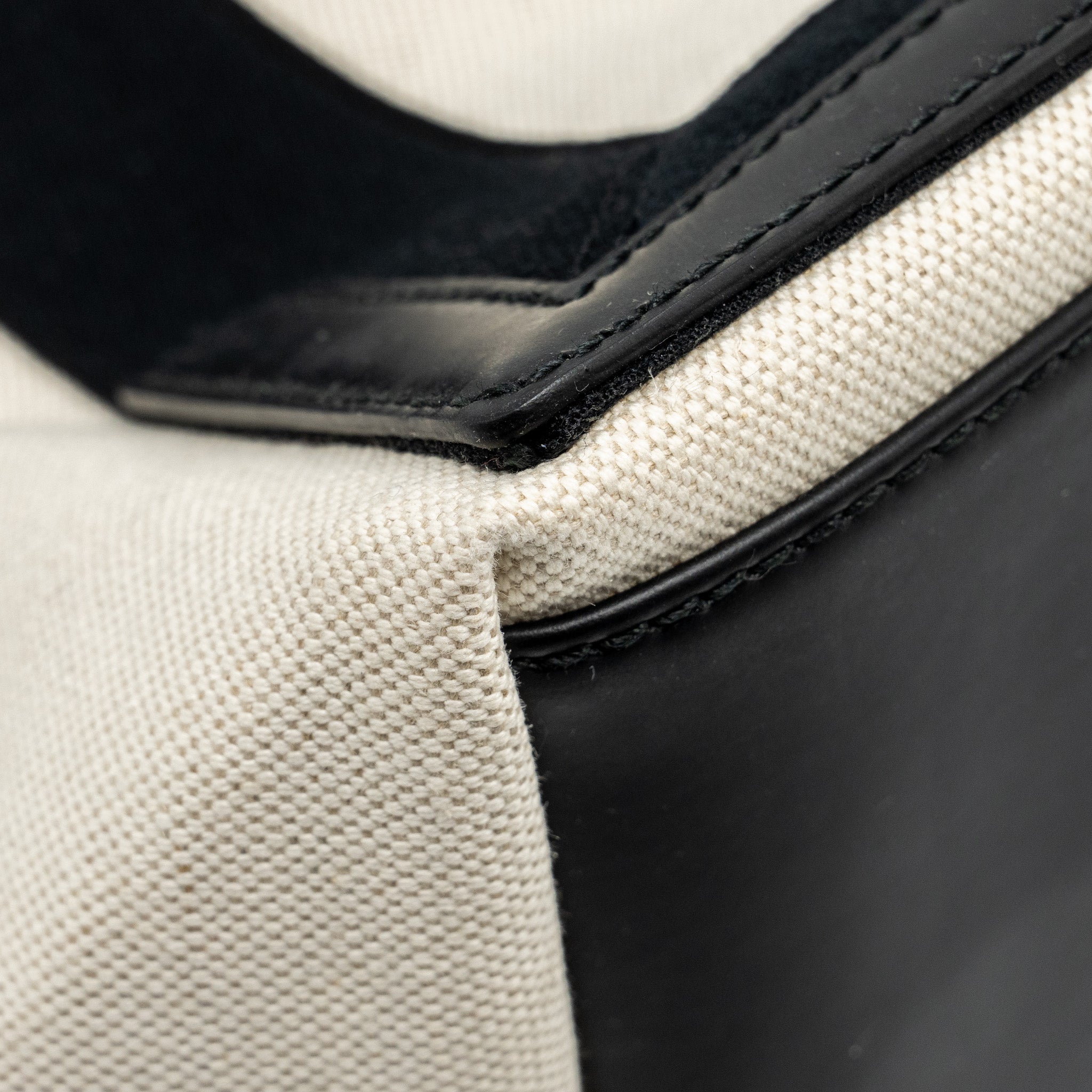 balenciaga-cabas-tote-bag-canvas-calfskin-natural-black-shw
