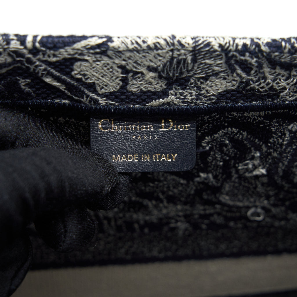 dior-book-tote-large-limited-edition