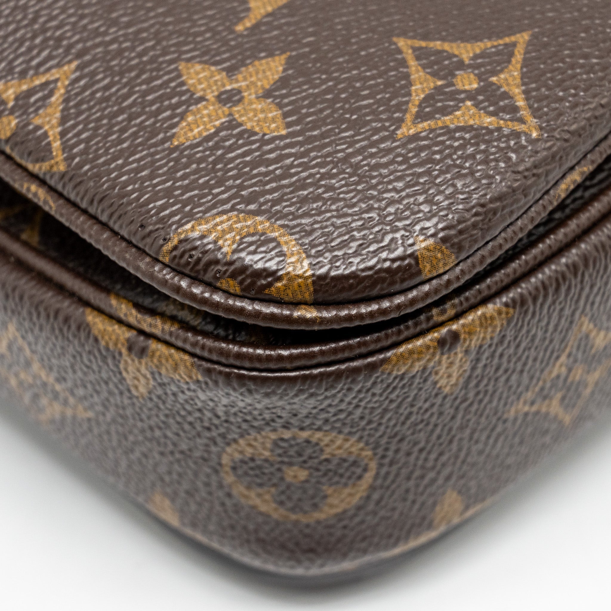 louis-vuitton-pochette-metis-monogram-canvas-ghw-30