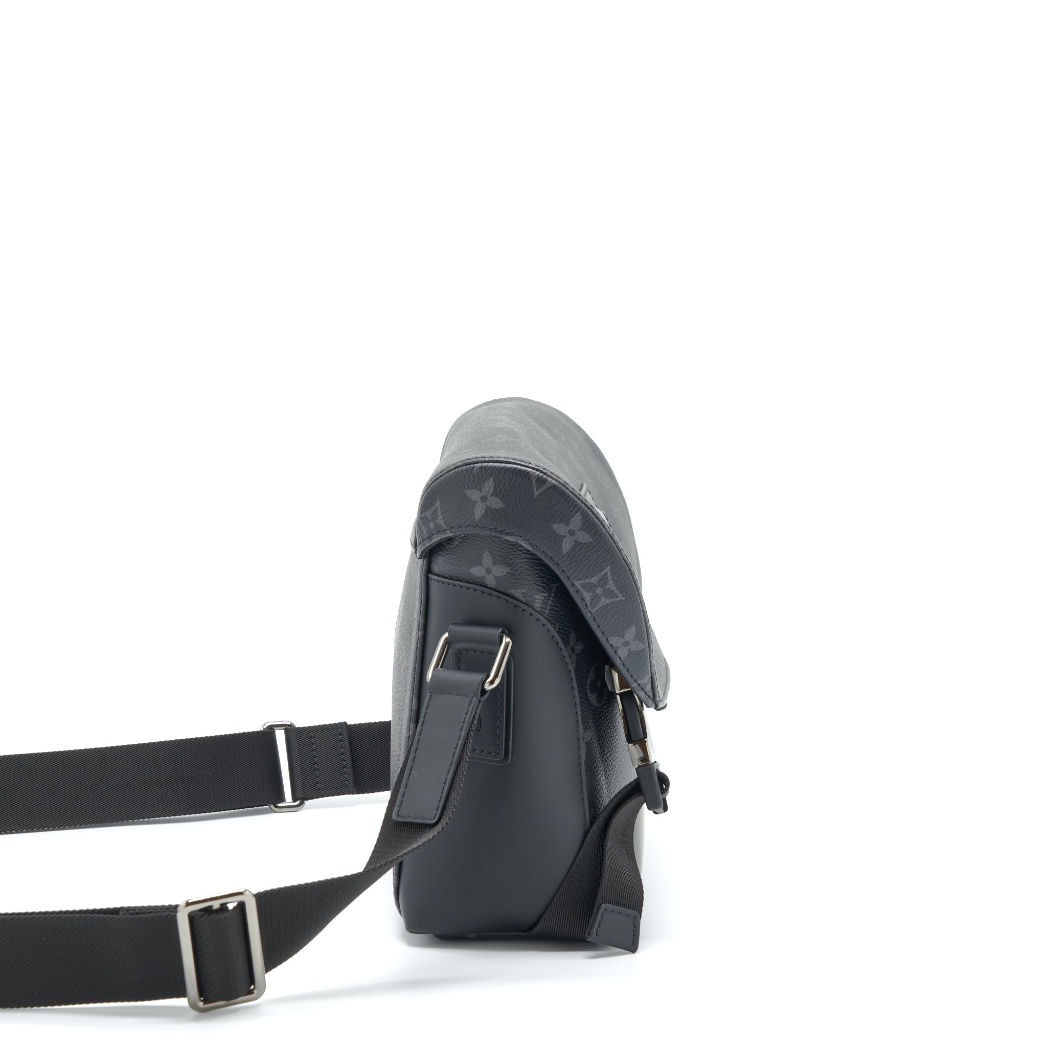 louis-vuitton-eclipse-voyager-messenger-bag-monogram-canvas-black-year-2020
