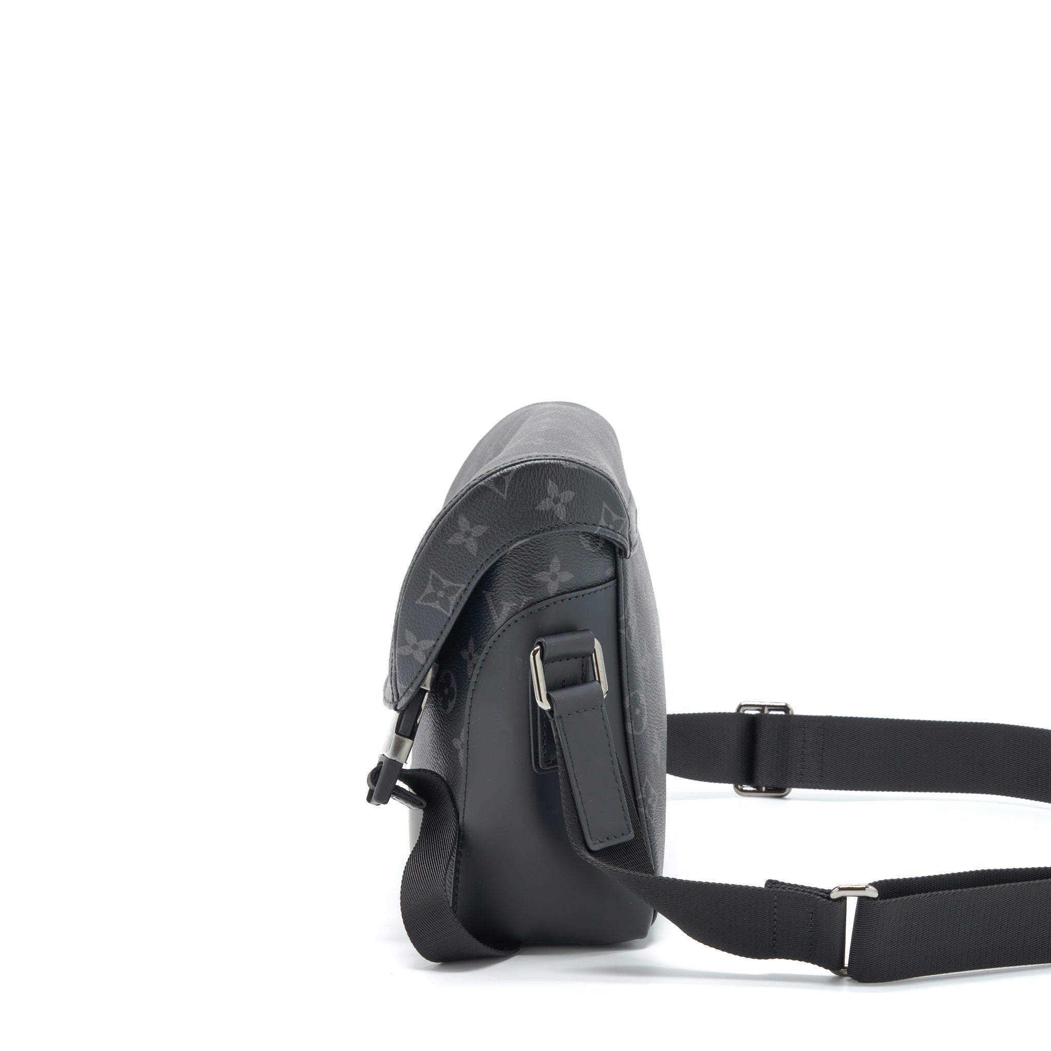 louis-vuitton-eclipse-voyager-messenger-bag-monogram-canvas-black-year-2020