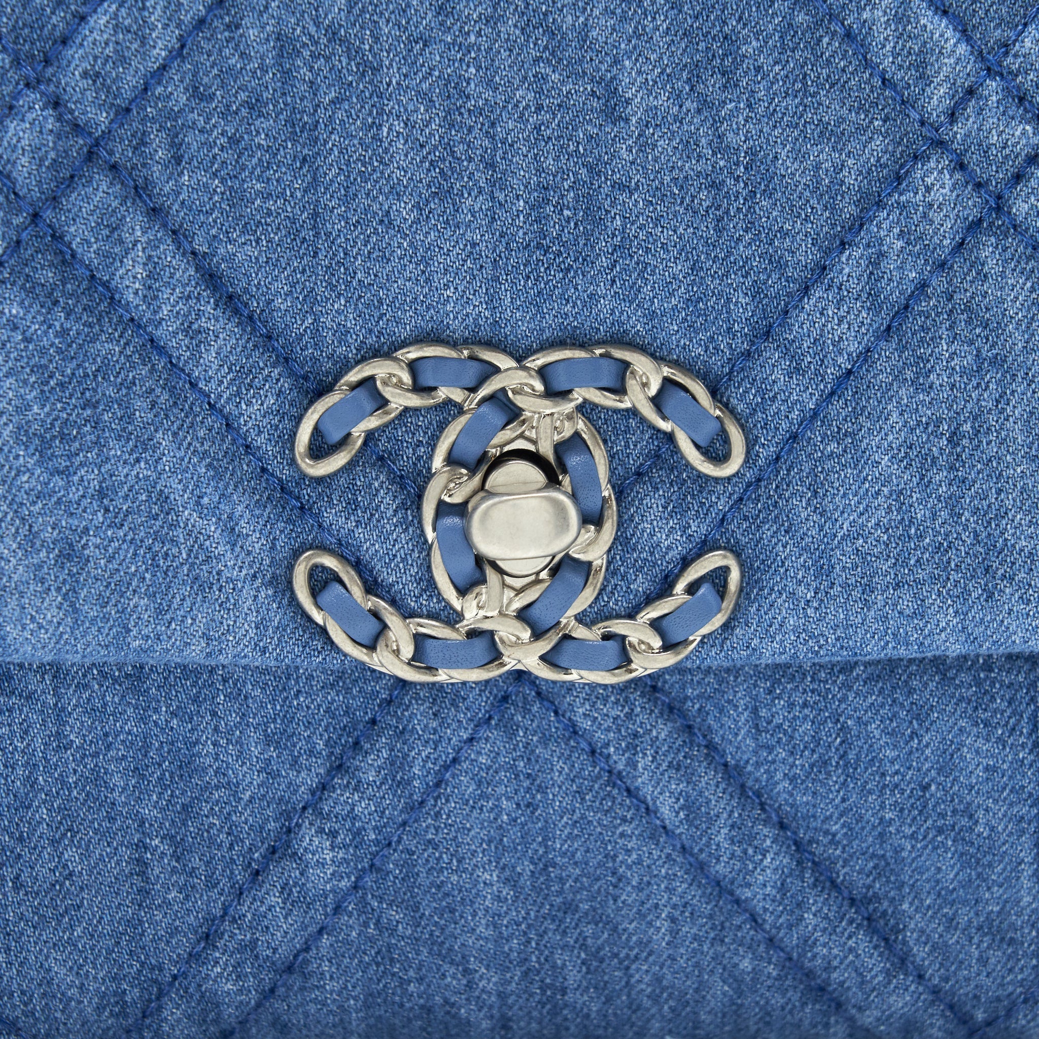 chanel-22p-denim-small-19-bag-light-blue-gold-sliver-hardware