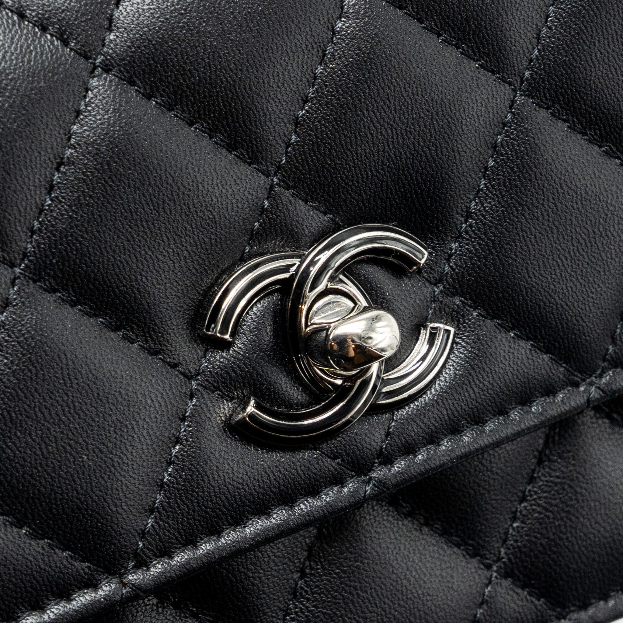 chanel-top-handle-mini-wallet-on-chain-flap-bag-lambskin-black-shwmicrochip