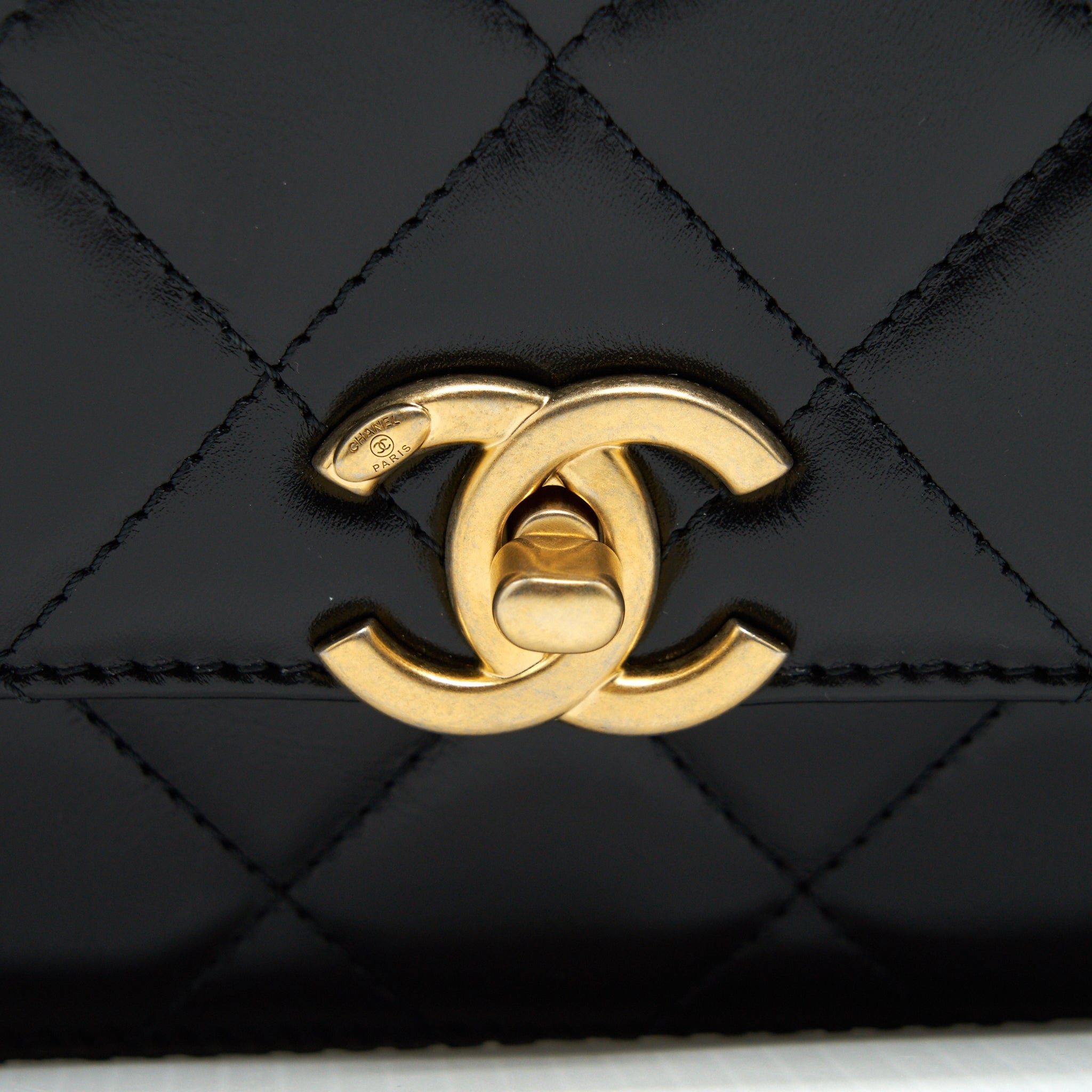 chanel-21a-gold-crush-mini-flap-bag-calfskin-black-ghw