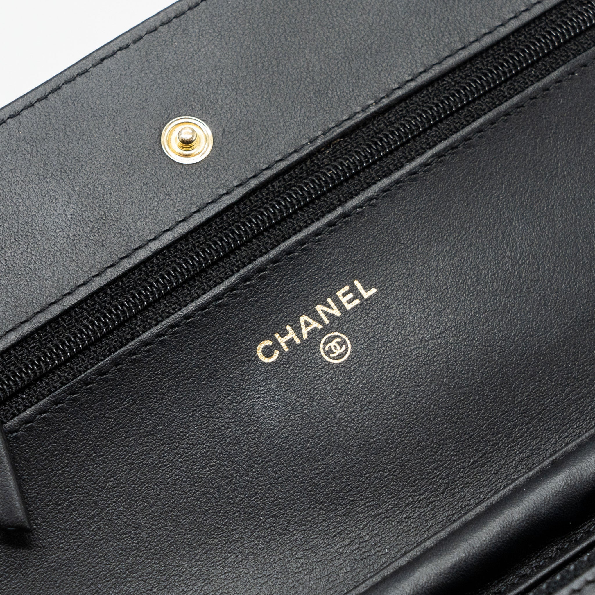 chanel-2-55-reissue-lucky-charms-wallet-on-chain-aged-calfskin-black-ghw