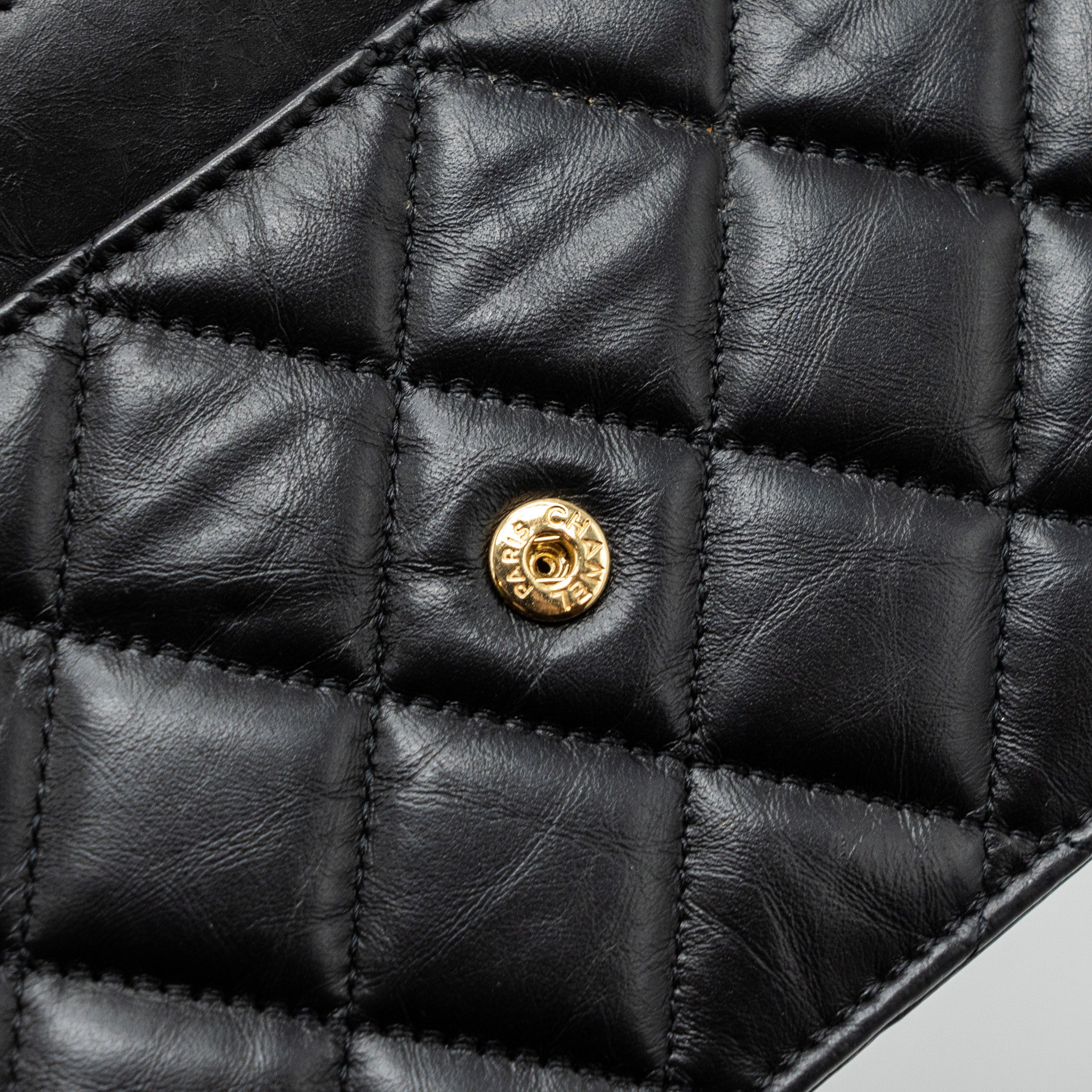 chanel-2-55-reissue-lucky-charms-wallet-on-chain-aged-calfskin-black-ghw