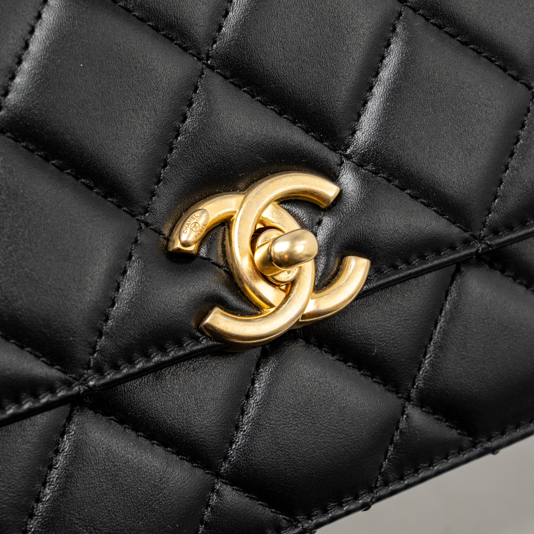 chanel-gold-crush-black