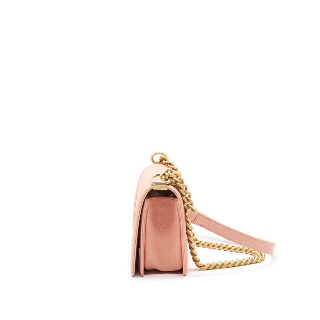 chanel-medium-boy-chanel-bag-caviar-pink-ghw