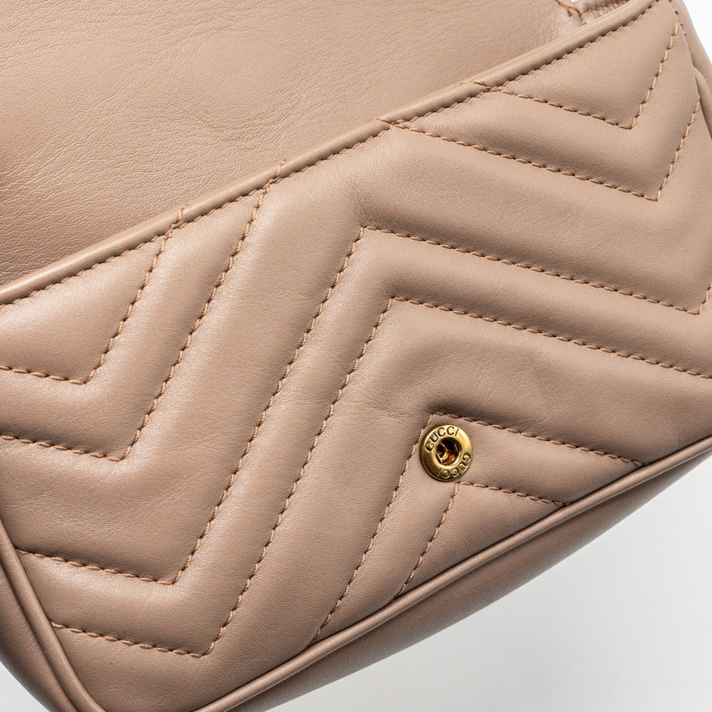 gucci-super-mini-gg-marmont-calfskin-beige-ghw