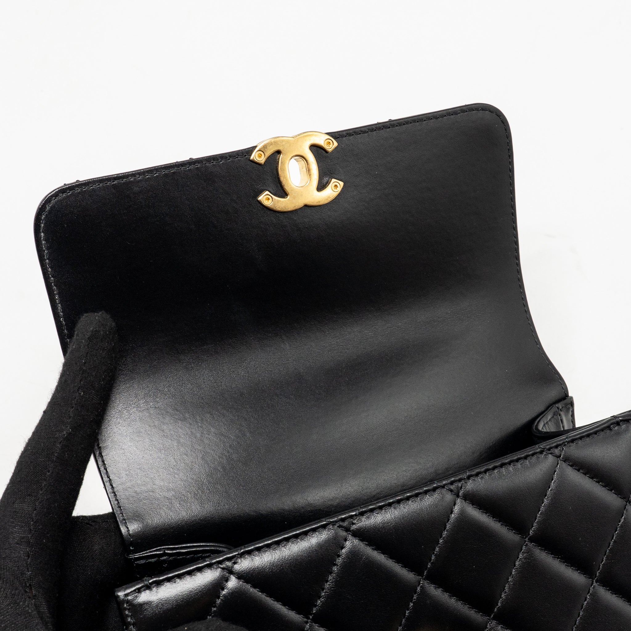 chanel-gold-crush-black