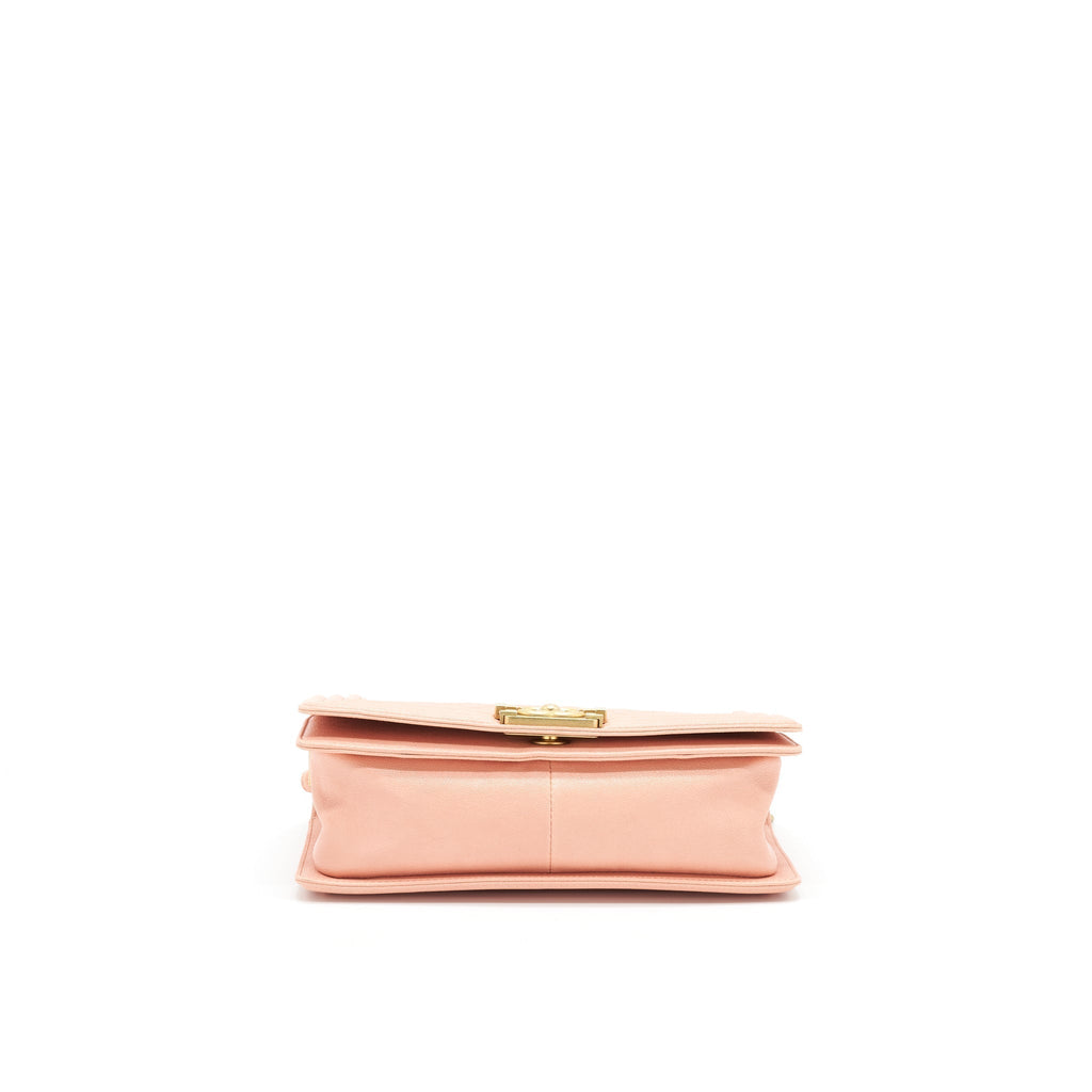 chanel-medium-boy-chanel-bag-caviar-pink-ghw