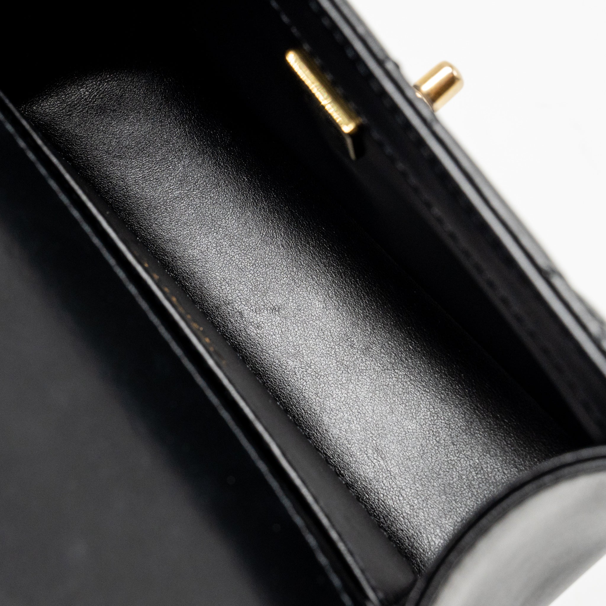 chanel-gold-crush-black