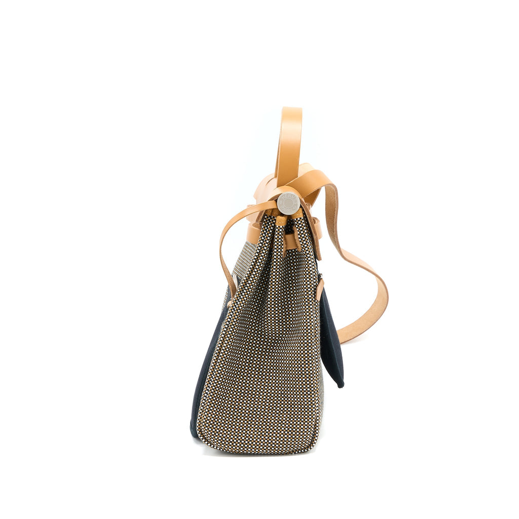hermes-herbag-31-hunter-canvas-noir-blanc-desert-nat-sable-shw-stamp-u
