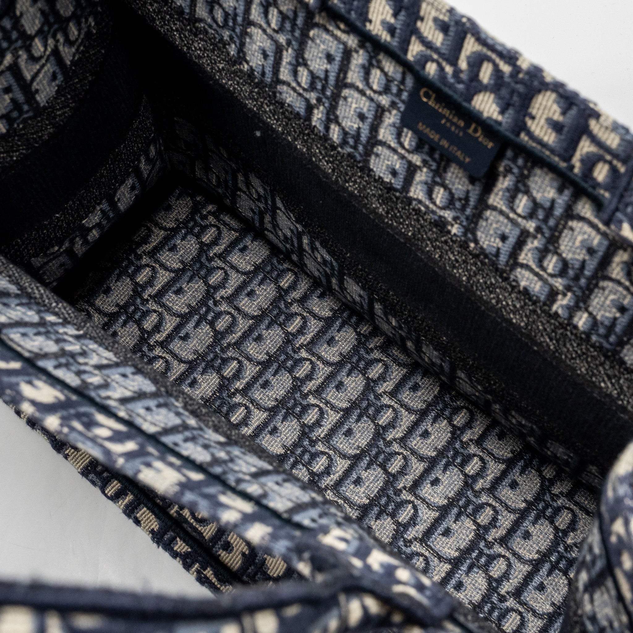 dior-medium-book-tote-blue-dior-oblique-embroidery-2