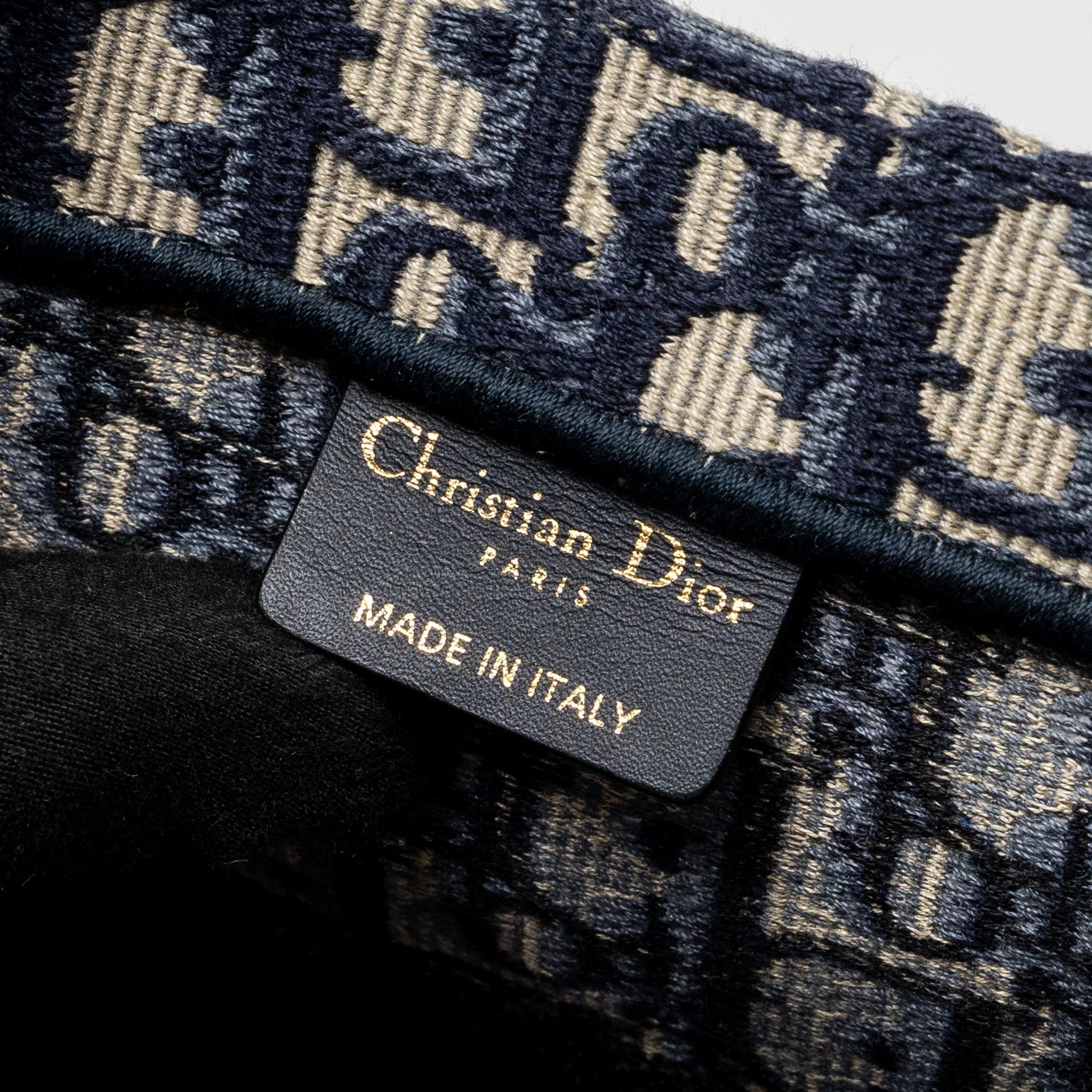 dior-medium-book-tote-blue-dior-oblique-embroidery-2