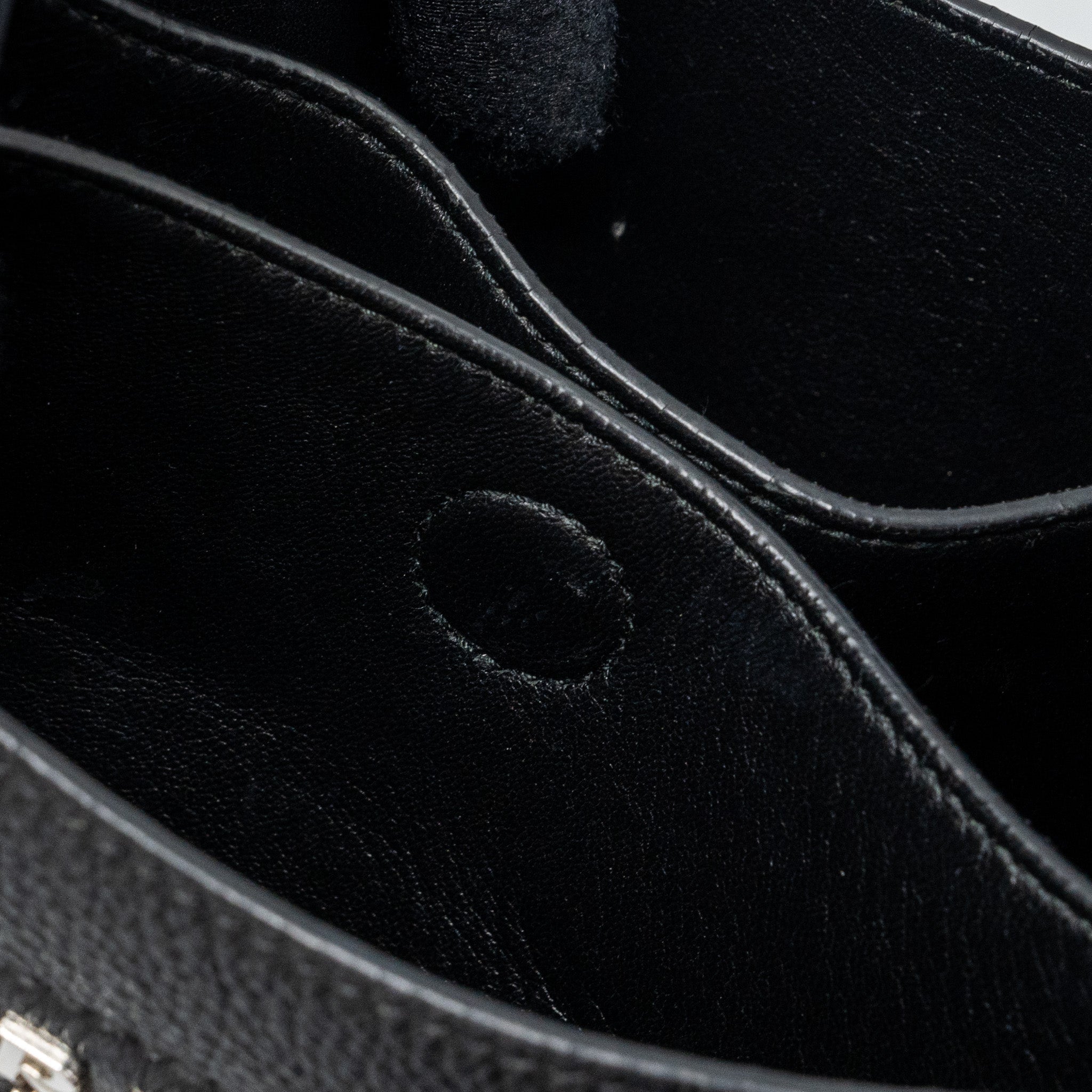 prada-medium-leather-tote-black-shw