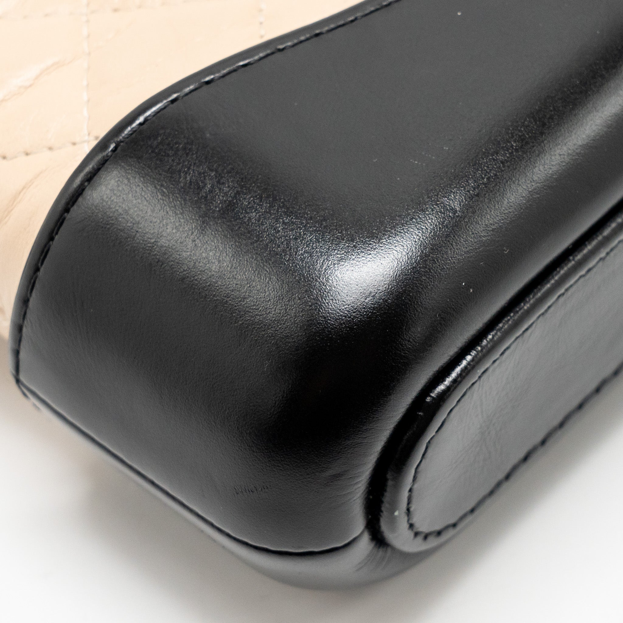 chanel-gabrielle-double-zip-clutch-on-chain-calfskin-beige-black-multicolor-hardware-copy