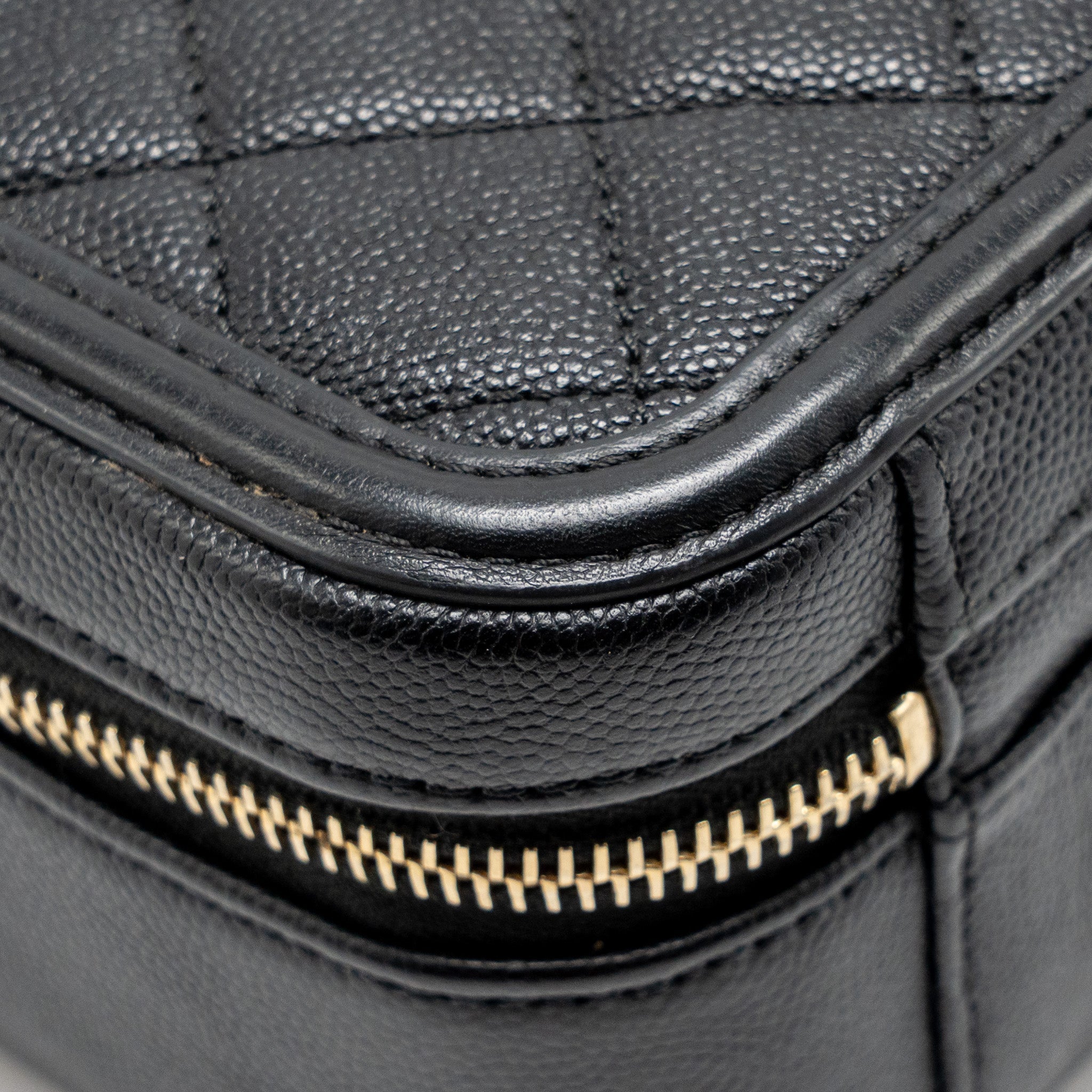 chanel-cc-filigree-vanity-caviar-black-ghw
