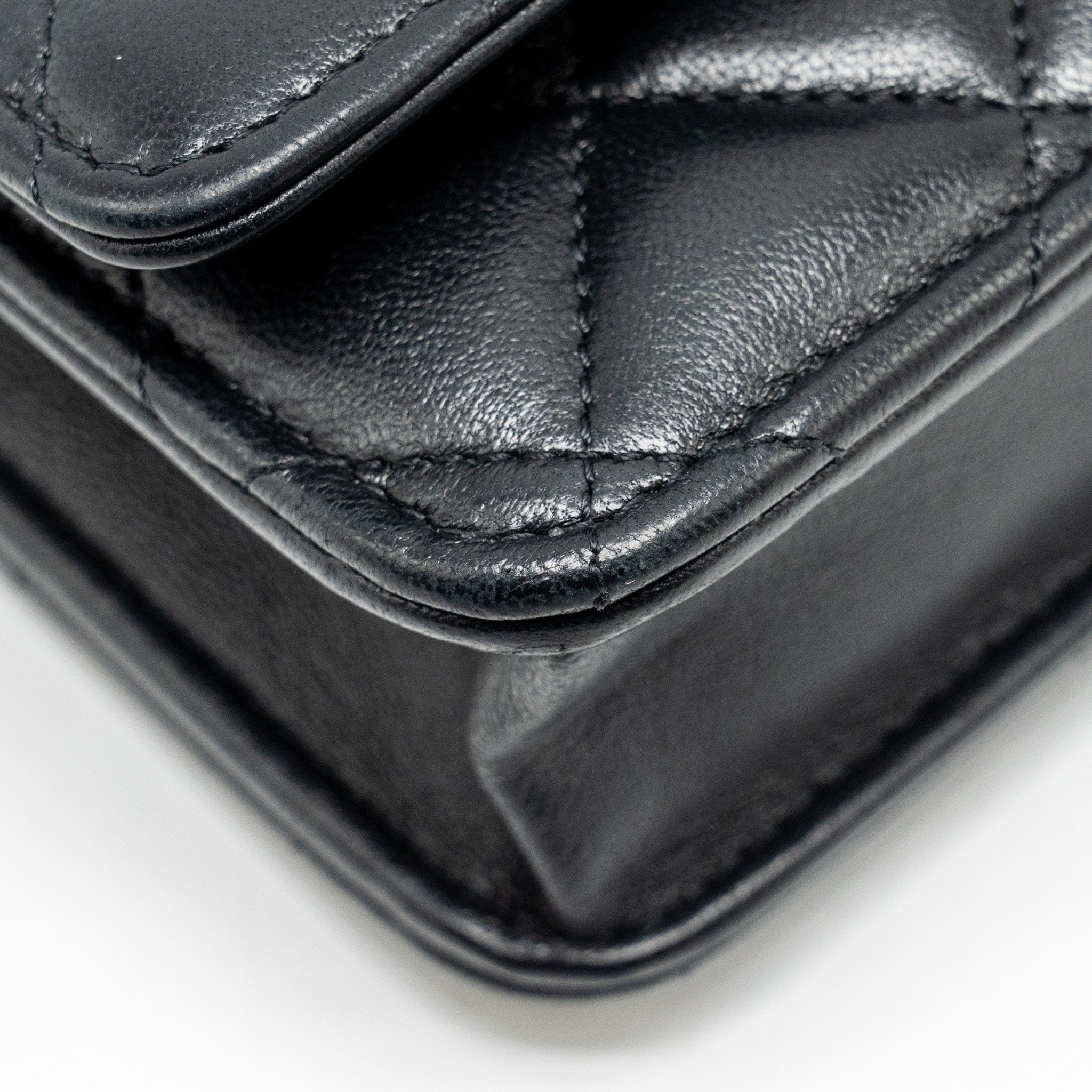 chanel-23a-lion-charms-wallet-on-chain-lambskin-black-ghw-microchip-1