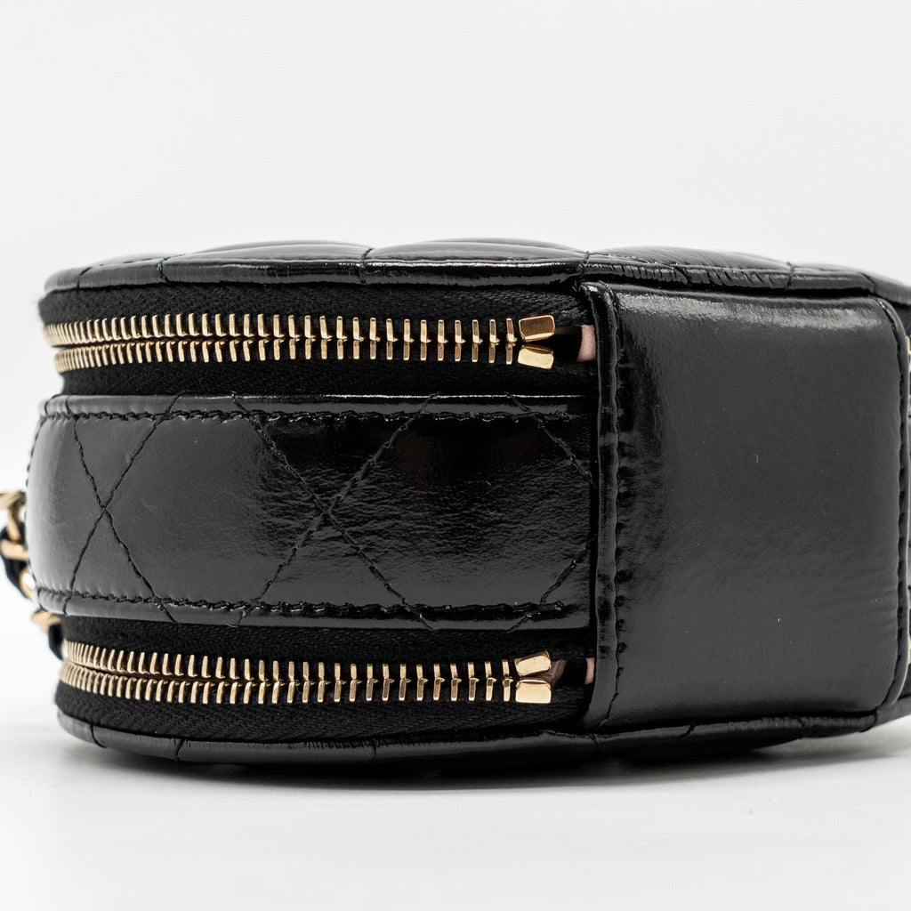 chanel-22b-top-handle-mini-round-vanity-case-with-chain-shiny-leather-black-lghw-microchip
