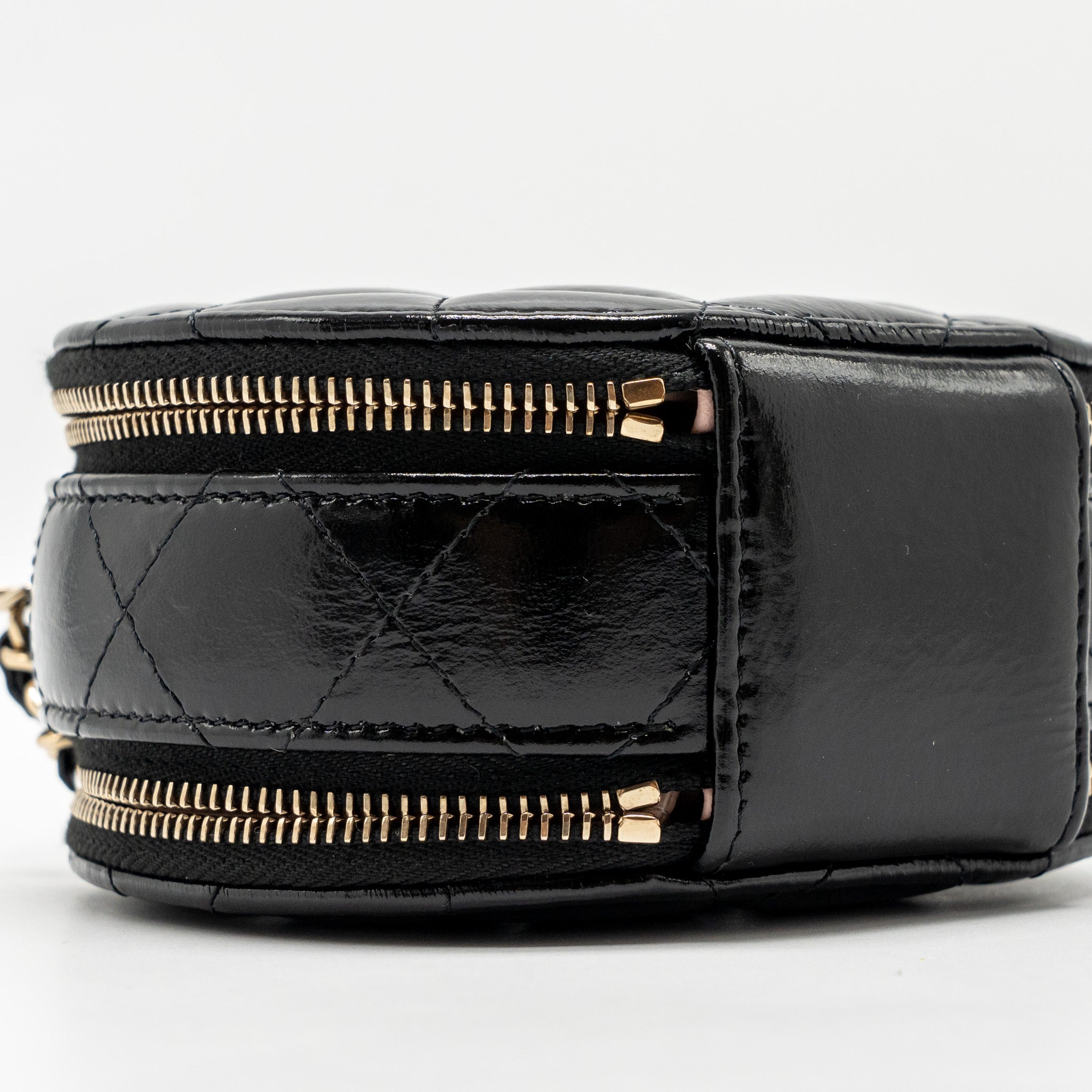 chanel-22b-top-handle-mini-round-vanity-case-with-chain-shiny-leather-black-lghw-microchip