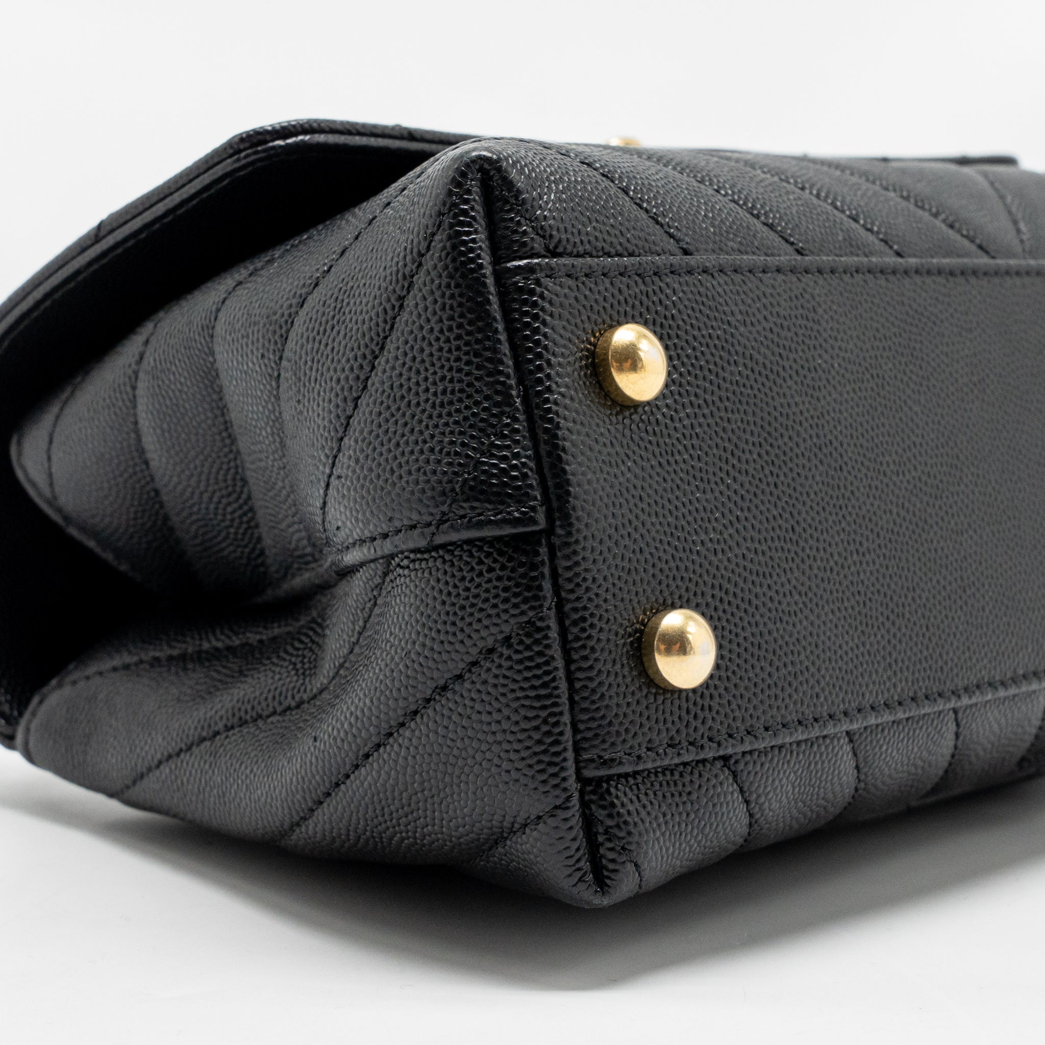 chanel-small-coco-handle-with-lizard-embossed-handle-chevron-caviar-black-ghw