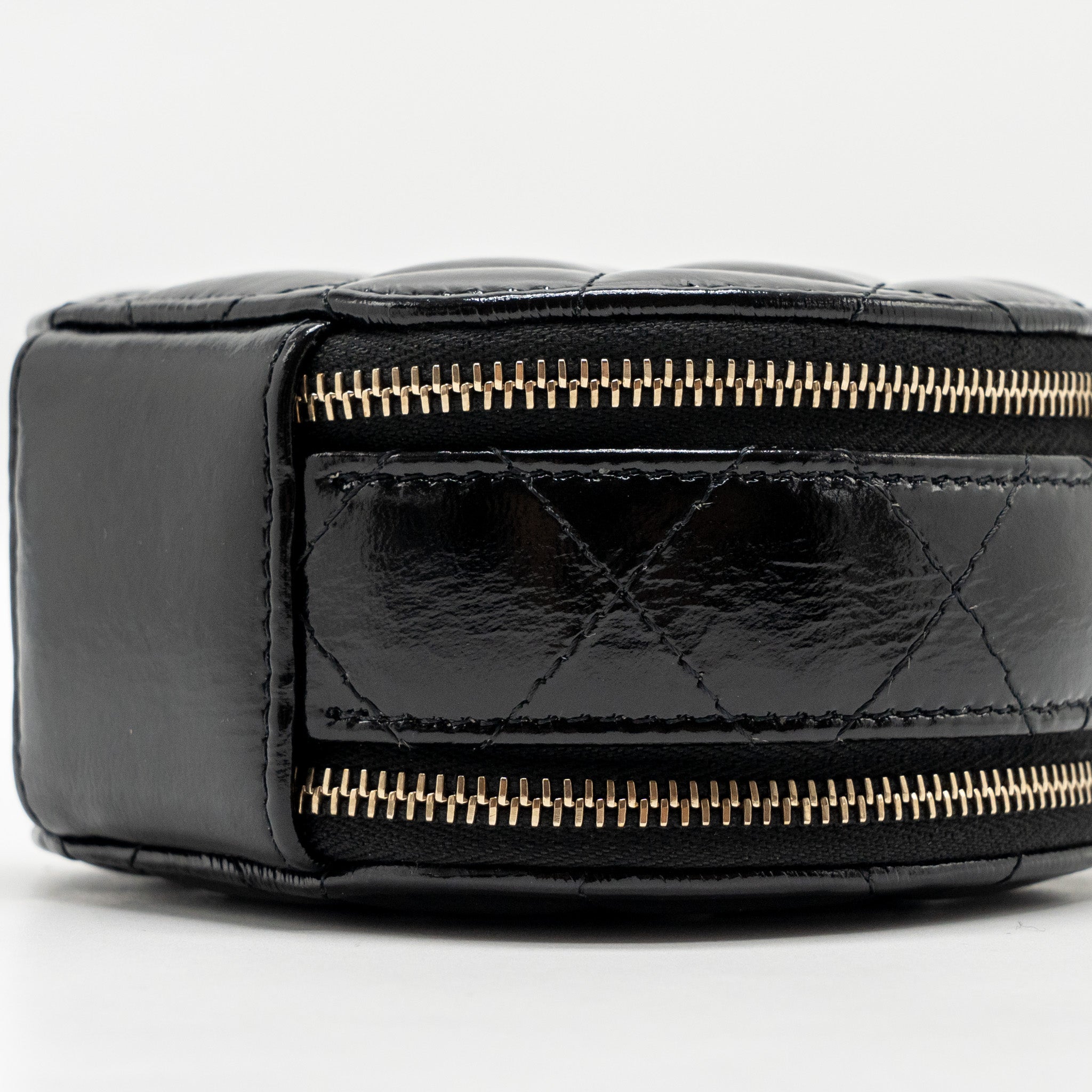 chanel-22b-top-handle-mini-round-vanity-case-with-chain-shiny-leather-black-lghw-microchip
