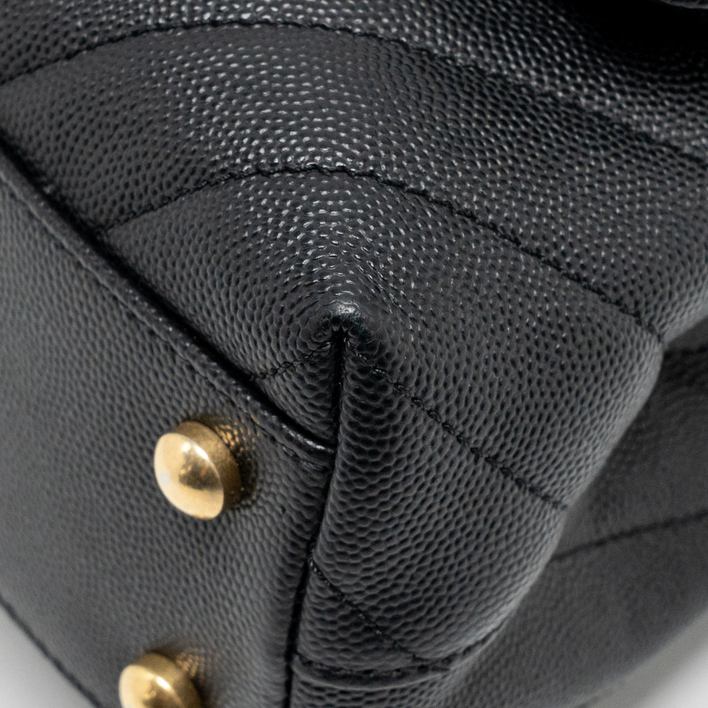 chanel-small-coco-handle-with-lizard-embossed-handle-chevron-caviar-black-ghw