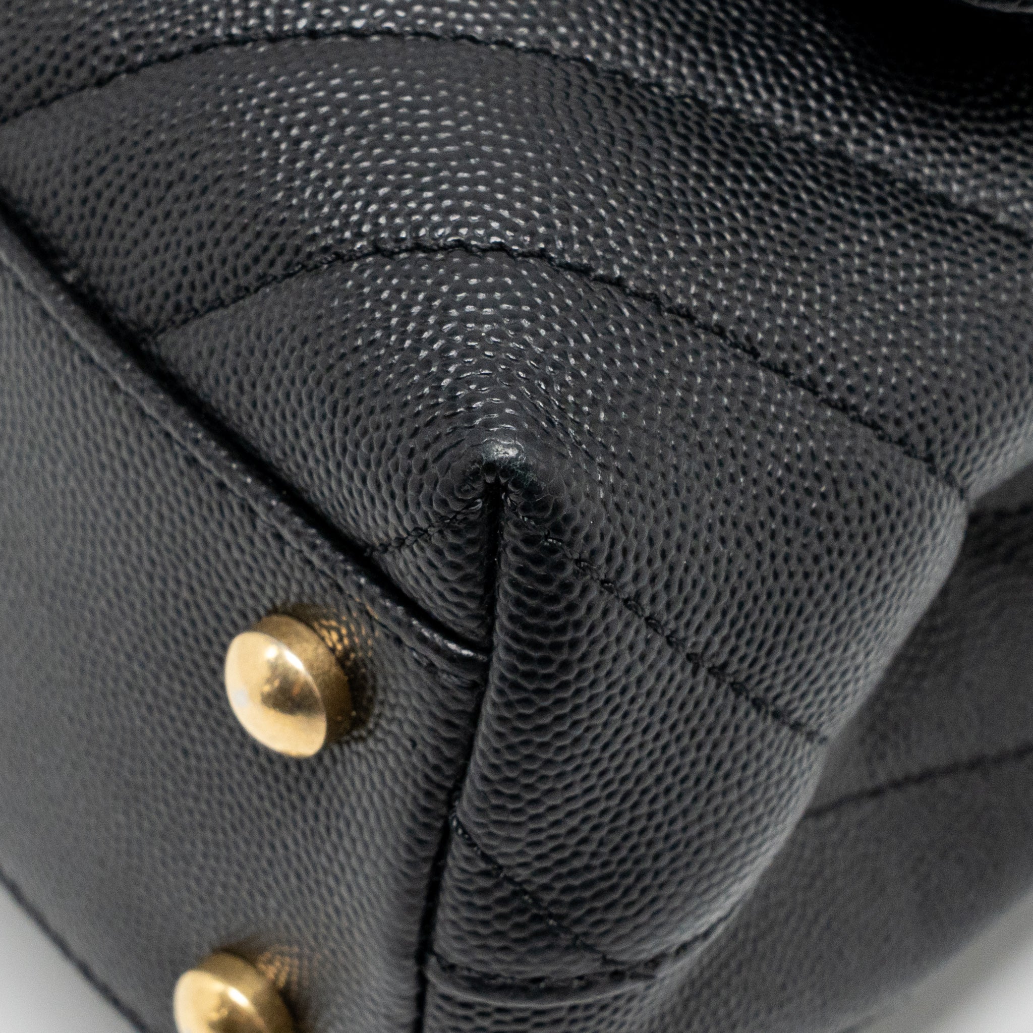 chanel-small-coco-handle-with-lizard-embossed-handle-chevron-caviar-black-ghw