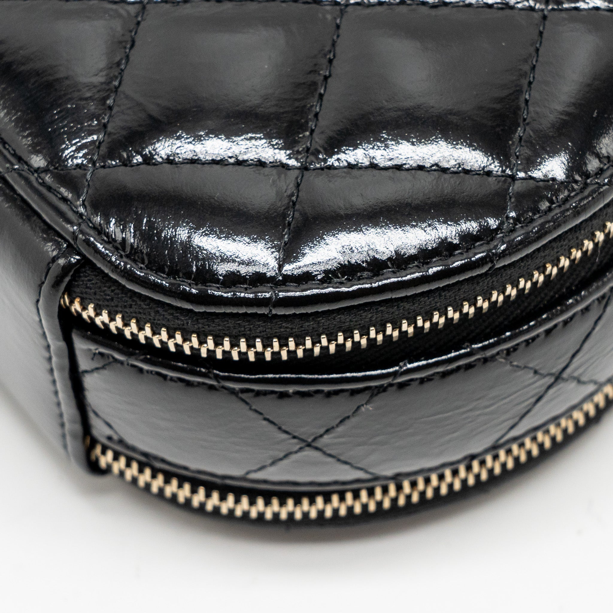 chanel-22b-top-handle-mini-round-vanity-case-with-chain-shiny-leather-black-lghw-microchip